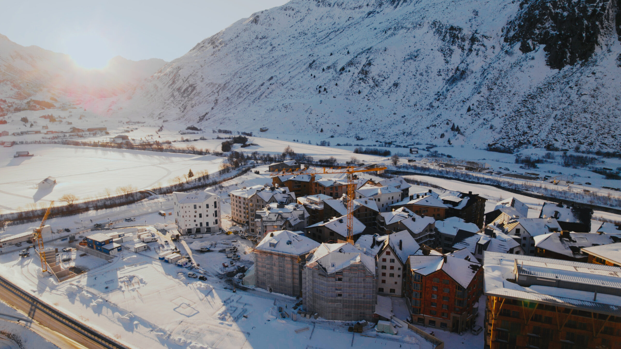 "Schweizer Berge zum Verkauf - Wie Investoren Skiorte verändern": Andermatt