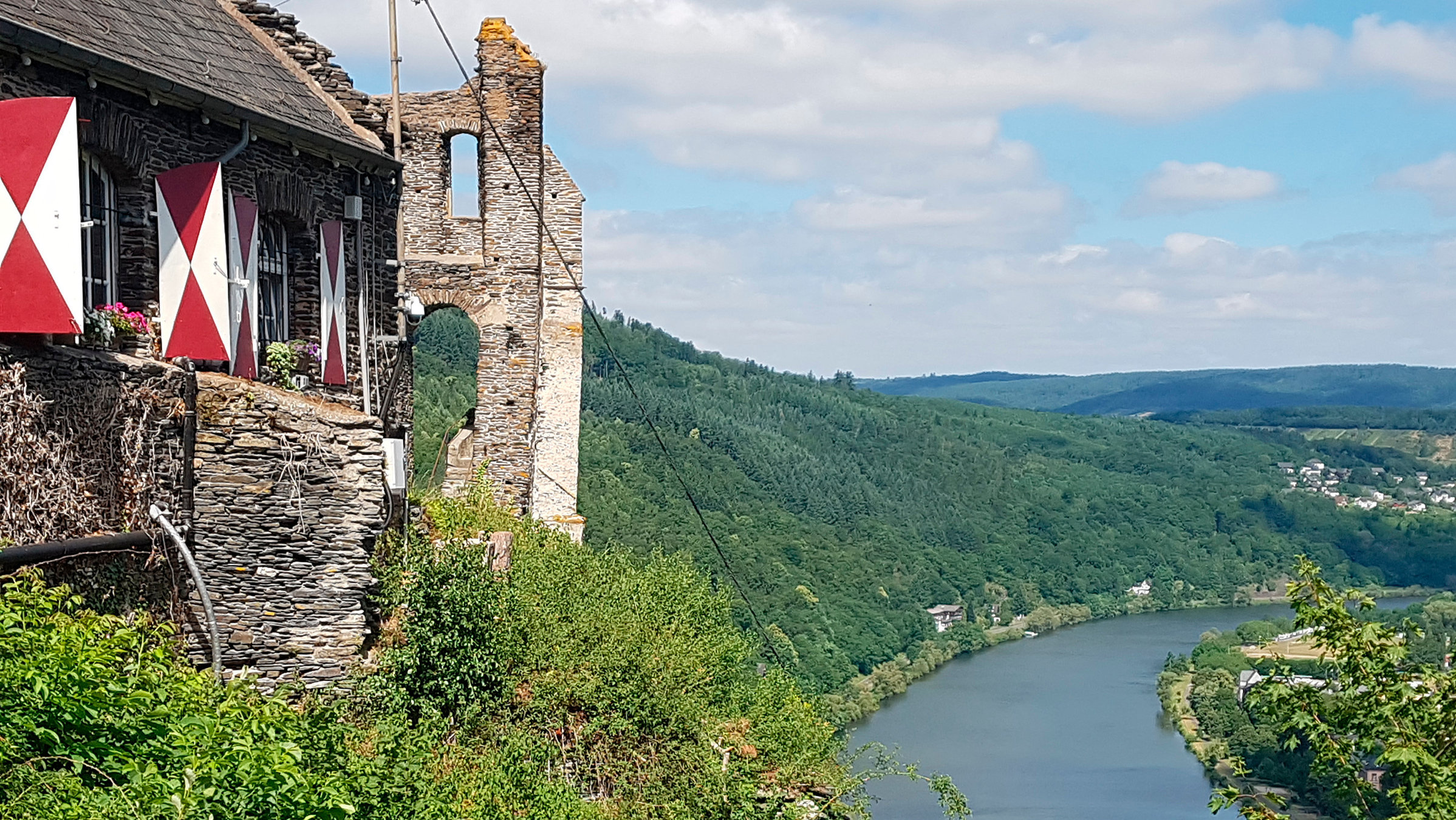 "Traben-Trarbach, da will ich hin!": Moselblick von der Ruine Grevenburg