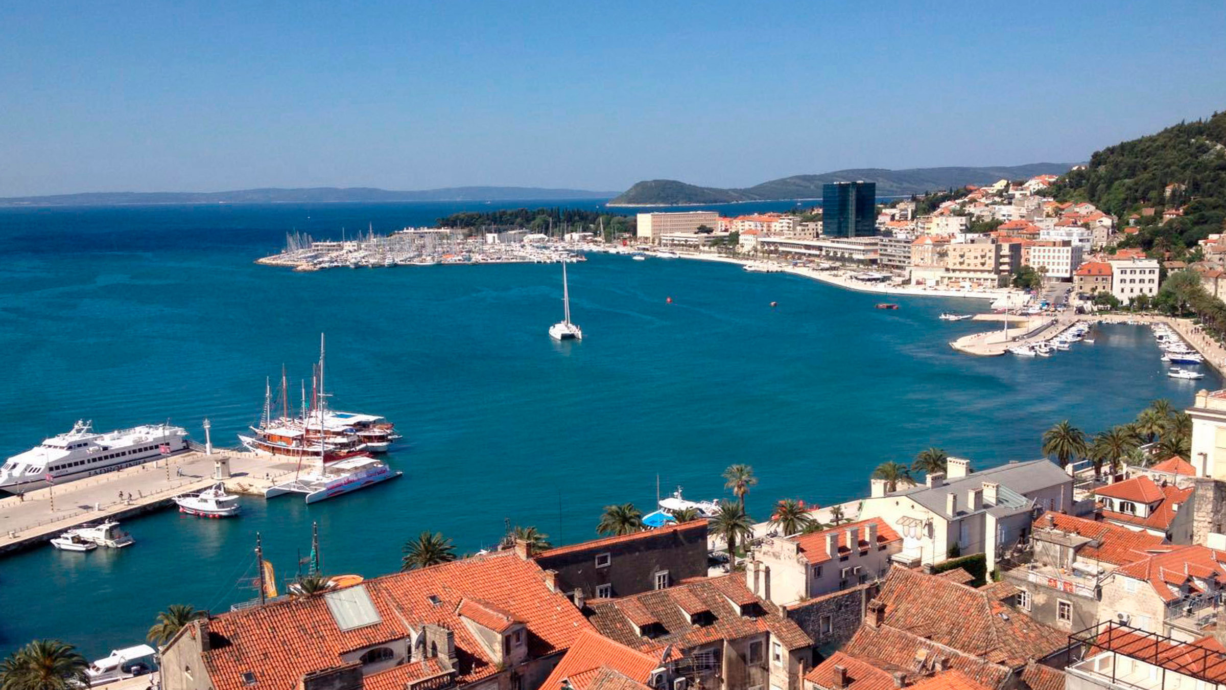 "Auf dem Segelboot in Kroatien": Die Hafenstadt Split mit dem Hafen.