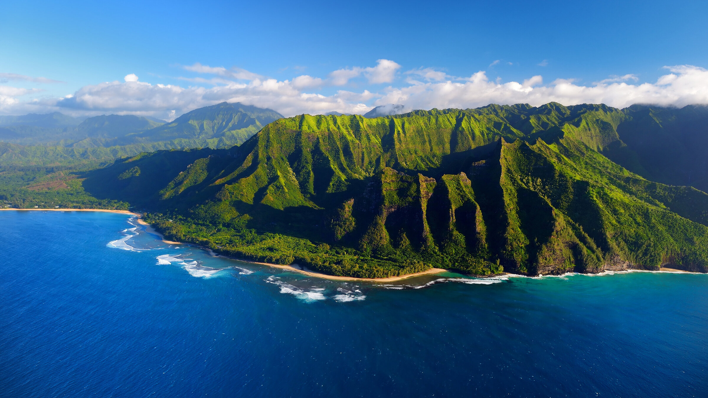 "Hawaii – Tropisches Inselparadies": Luftaufnahme der spektakulären Na Pali Küste, Insel Kauai - Hawaii.