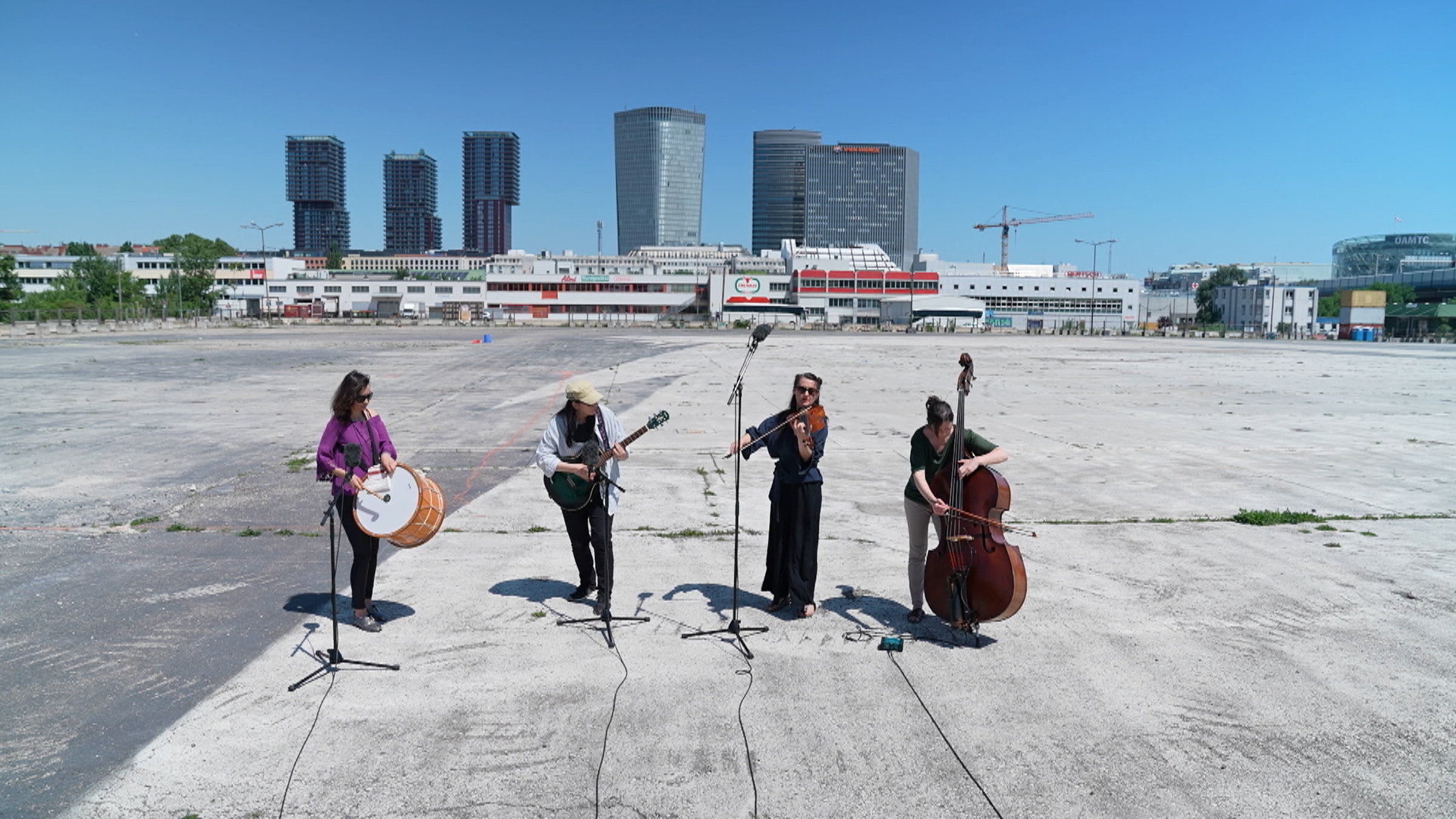 "The Sound of Vienna": Die Wiener (Frauen)Band Madame Baheux performend bei den Dreharbeiten zu Sound of Vienna in St. Marx.