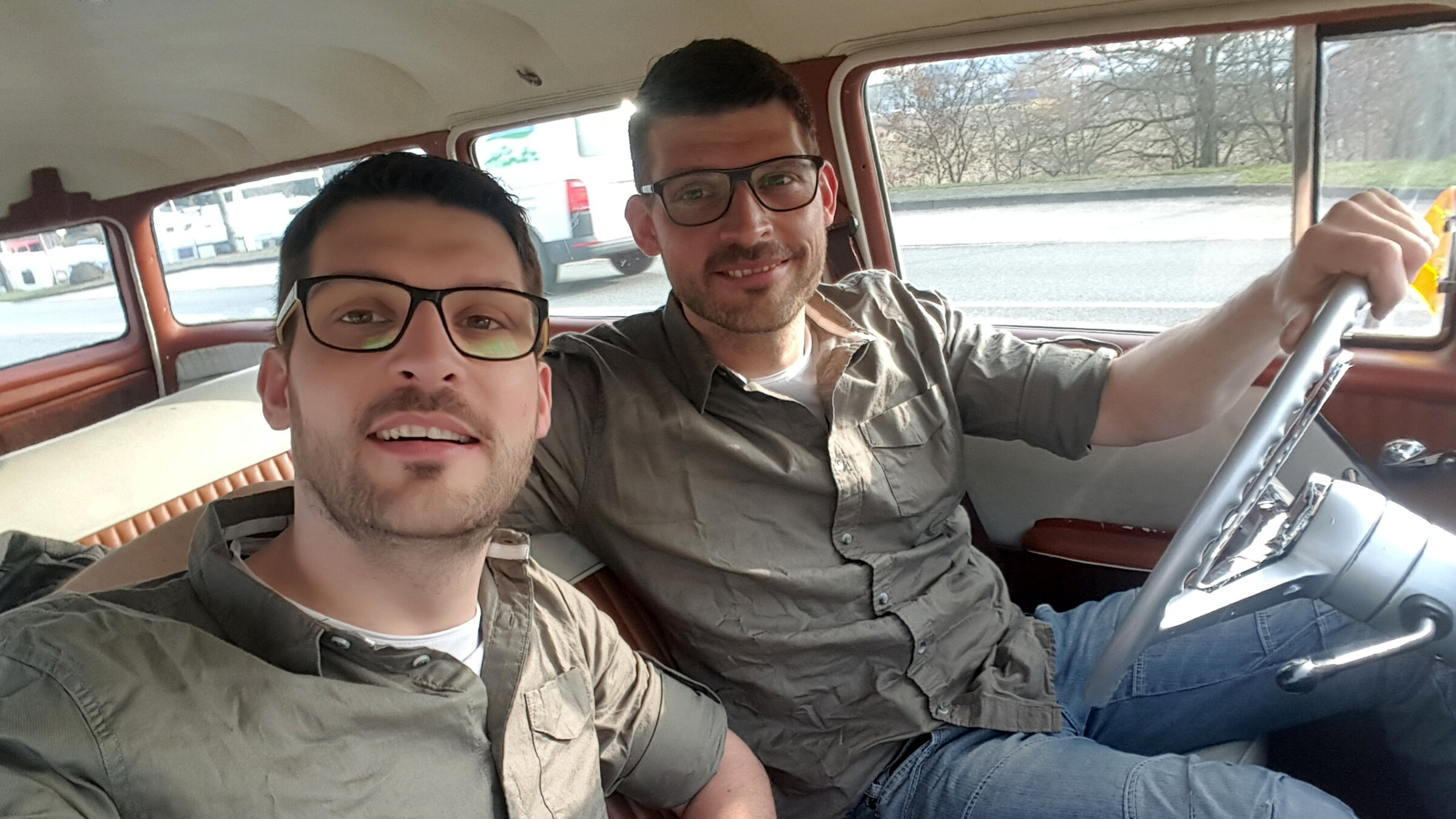 "Die Nordreportage: Die Trabi-Zwillinge von Flensburg": Sebastian und Anselm aus Flensburg - Liebhaber von DDR-Fahrzeugen.