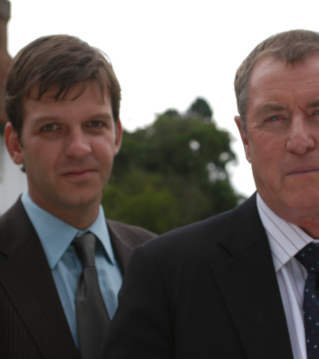 "Inspector Barnaby - Die tote Königin": Nahaufnahme von Barnaby (John Nettles) und seinem Assistenten Constable Jones (Jason Hughes).