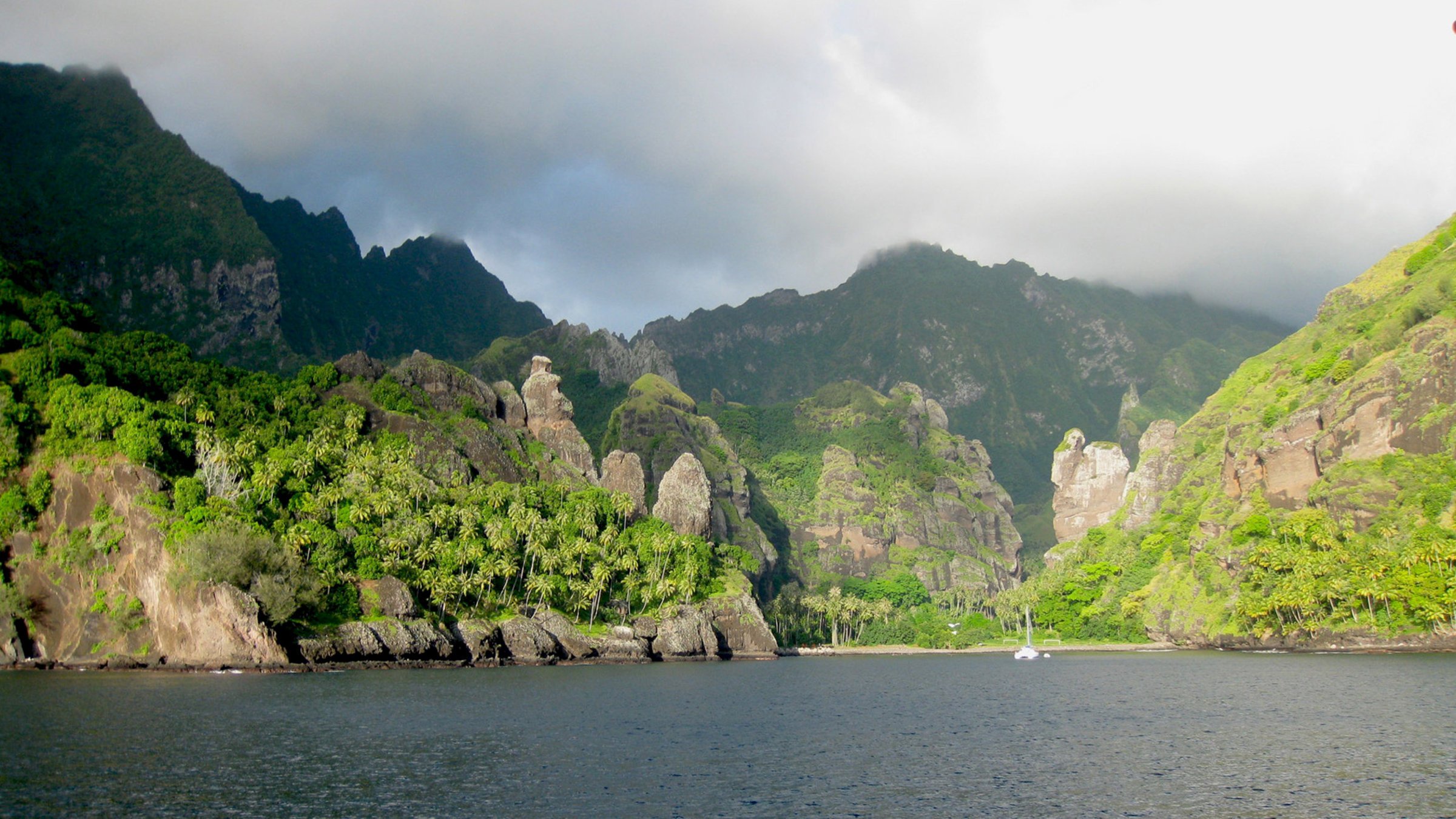 "Die Marquesas - Vergessene Inseln der Südsee": Bucht der Jungfrauen auf Fatu Hiva.