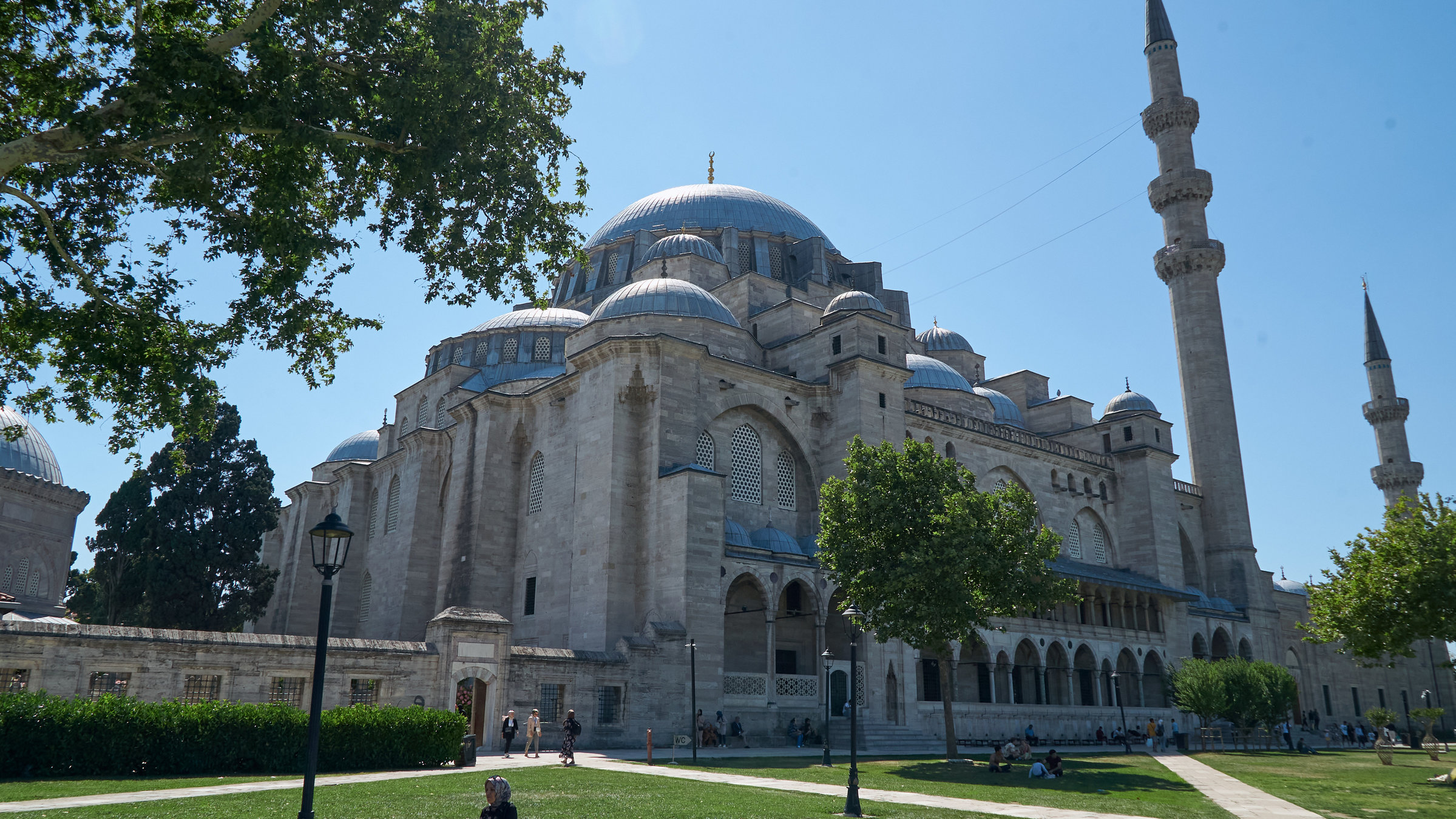 "Terra X: Welten-Saga II - Die Schätze Griechenlands und der Türkei":  Frontalansicht der Süleymaniye Moschee in Istanbul, einem ottomanischem Bauwerk aus dem 16. Jahrhundert.