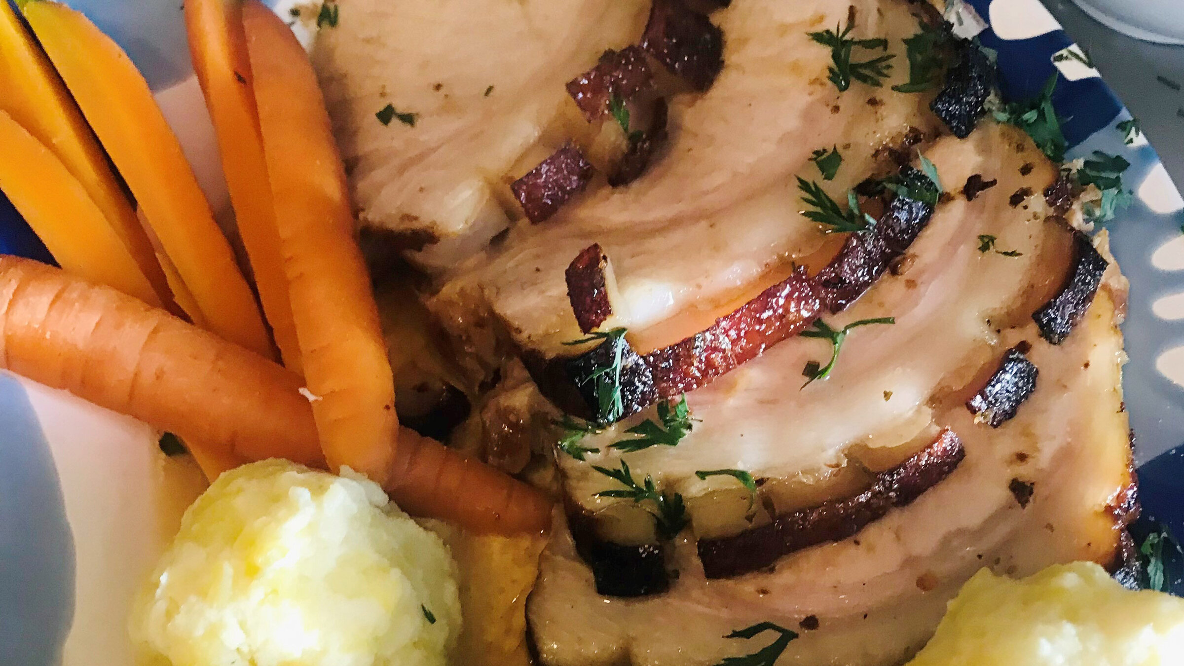 "Sauguad! Eine Liebeserklärung an den Schweinsbraten": Mostbratl.