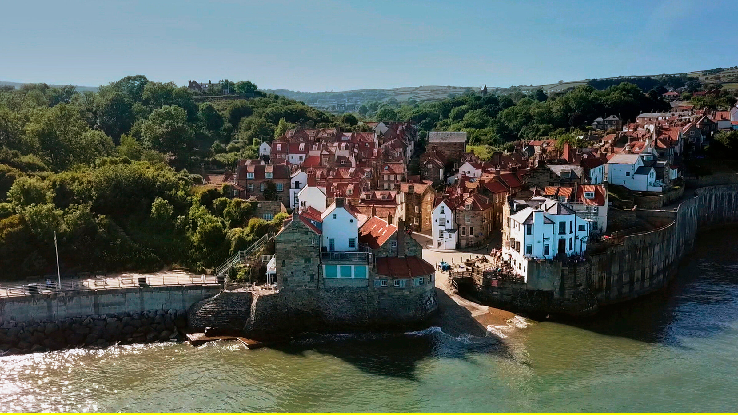 "mareTV: Die Grafschaft Yorkshire": Steile Klippen und malerische Dörfer – das Örtchen Robin Hoods Bay war im 18. Jahrhundert eine Hochburg für Schmuggler und Strandpiraten.