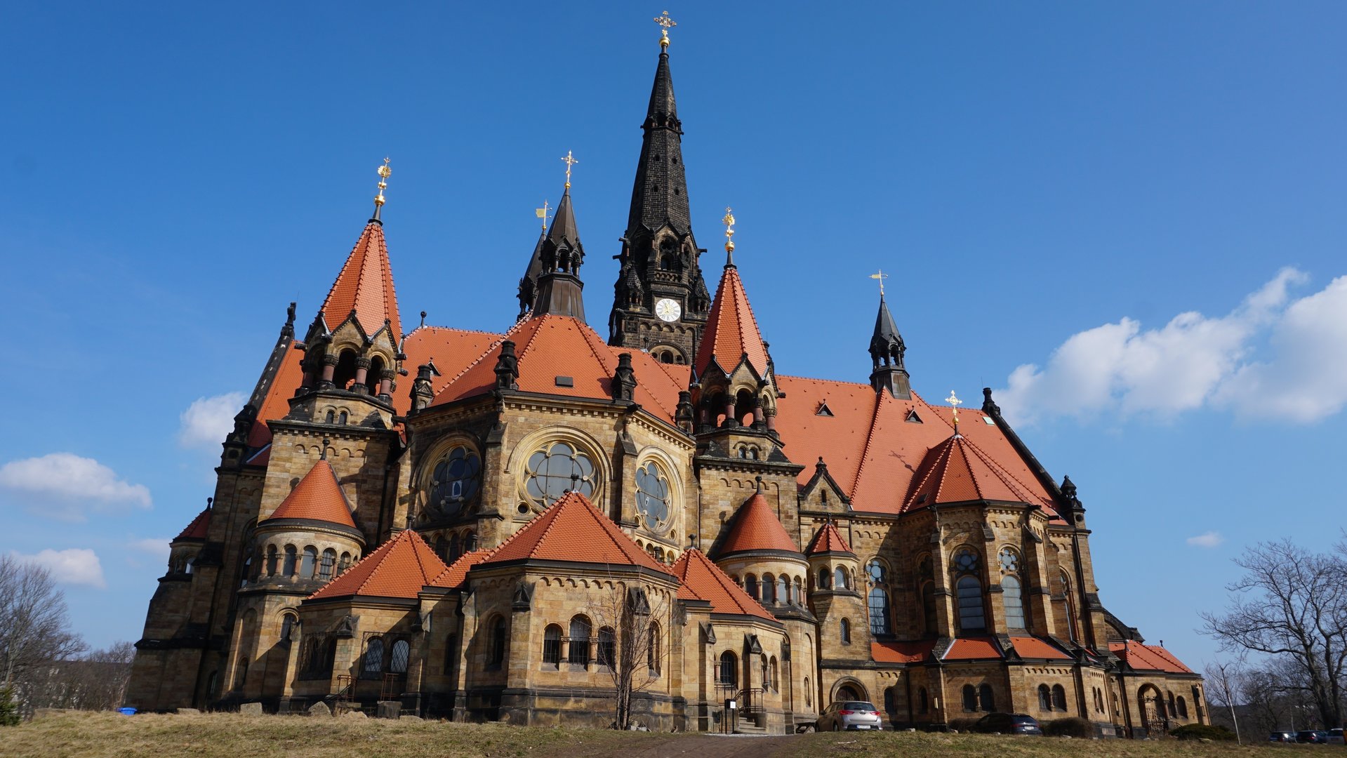 "Katholischer Gottesdienst - Überreich beschenkt": Blick von außen auf die Kirche Sankt Martin in Dresden.
