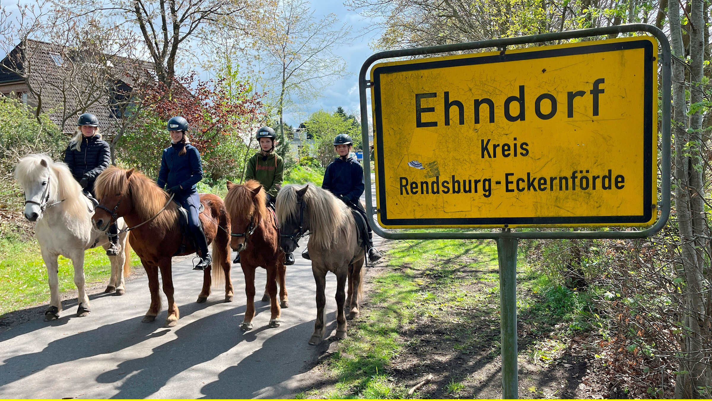 "Die Nordreportage: Das Dorf der Islandpferde": Islandpferdereiter*innen in Ehndorf.