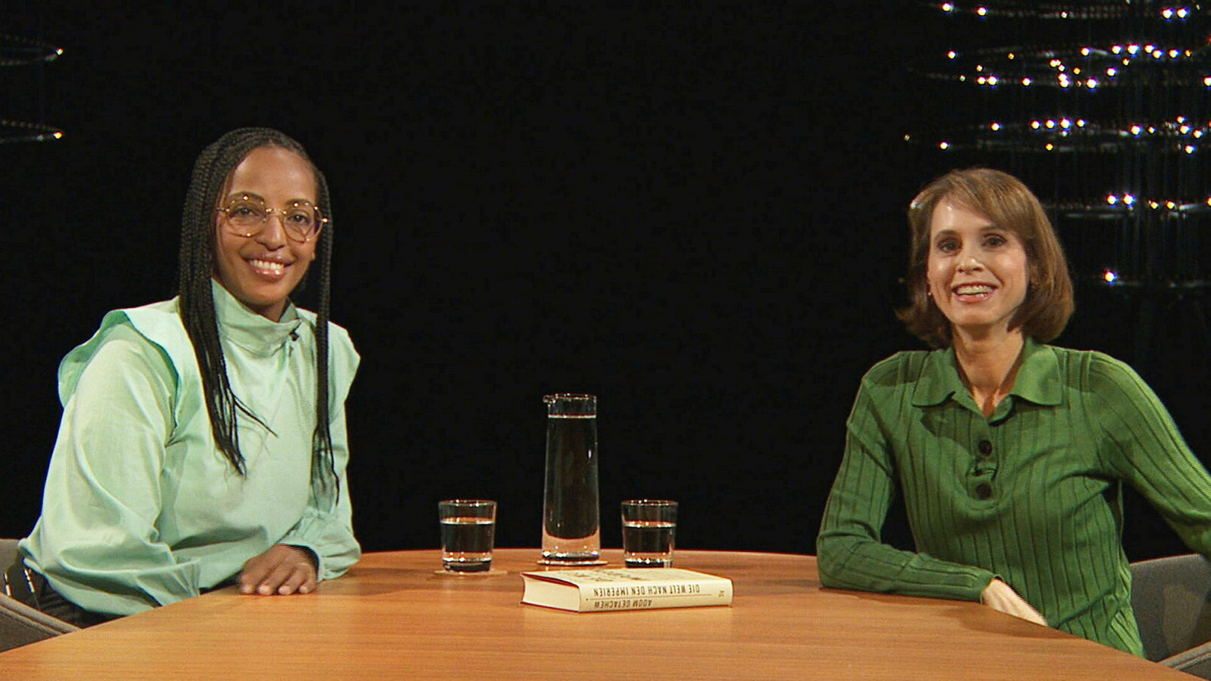 "Adom Getachew – Werden wir den Kolonialismus je überwinden": Adom Getachew, Politikwissenschaftlerin und Moderatorin Barbara Bleisch.