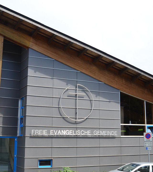 "Evangelischer Gottesdienst - Aufgerichtet werden": Außenaufnahme Gebäude der Freien Evangelischen Gemeinde in Wuppertal.