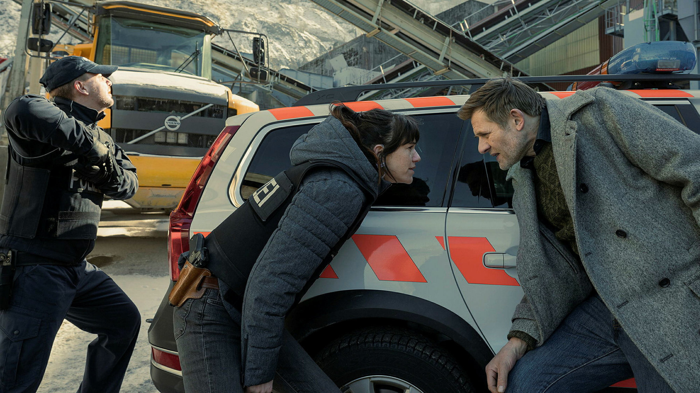 "Wilder (5/6) - Schuss": Das Sonderkommando kommt nicht. Sarah Spale (Rosa Wilder), Marcus Signer (Manfred Kägi).