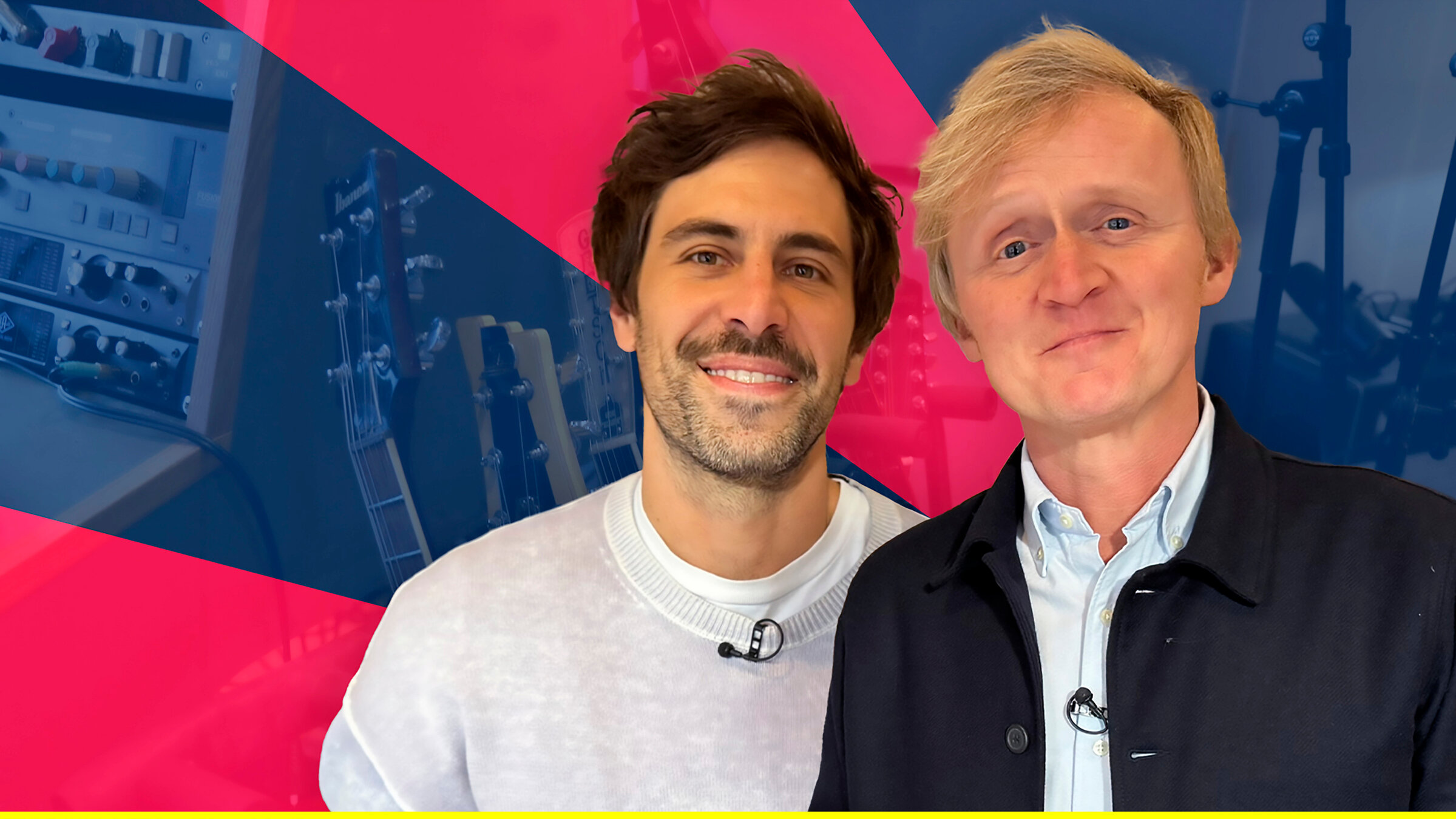 "Kurzstrecke mit Pierre M. Krause - Max Giesinger wird von Schach nicht matt": Good evening, Poppenhausen! Oder Hodenhagen? Busenbach? Welchen dieser Pubertätsgags gewordenen Orte auch immer Max Giesinger (li.) zu seinem Debüt auf der Bühne des Lebens begrüßt hat, Pierre M. Krause kann drüber lachen. Max´ Credo ist wortwörtlich: Living On A Prayer. Dabei ist er dem Rockstar-Lifestyle so nah, wie Pierre M. Krause einer Karriere als Tischtennis-Profi. Der Lohn dafür: auf Bälle gedruckt macht er eine ähnlich gute Figur wie in dieser Kurzstrecke. Aufschlag für Max Giesinger!