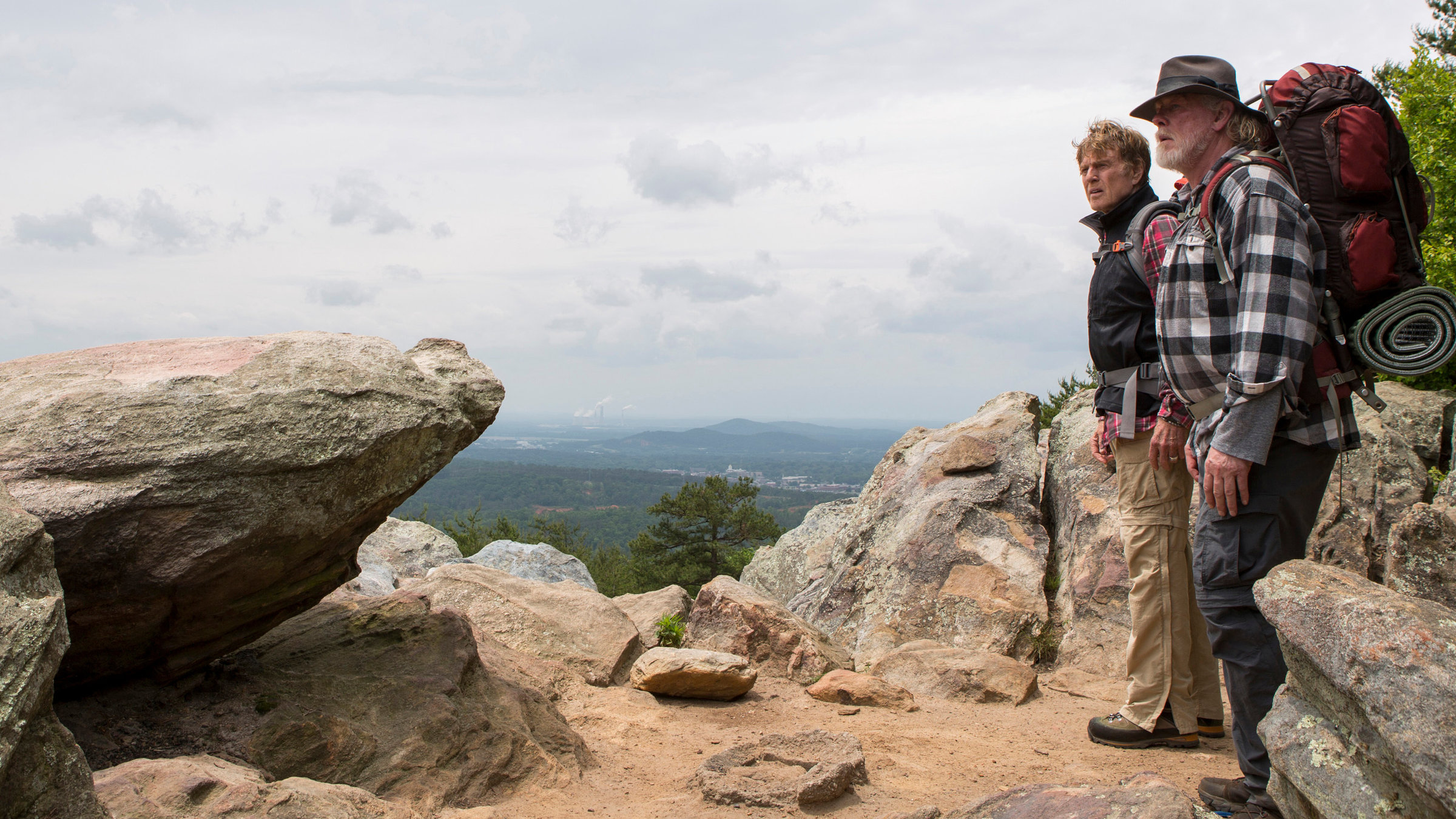 "Picknick mit Bären": Bill Bryson (Robert Redford, li.) und Katz (Nick Nolte) auf dem 3500 Kilometer langen Appalachian Trail.
