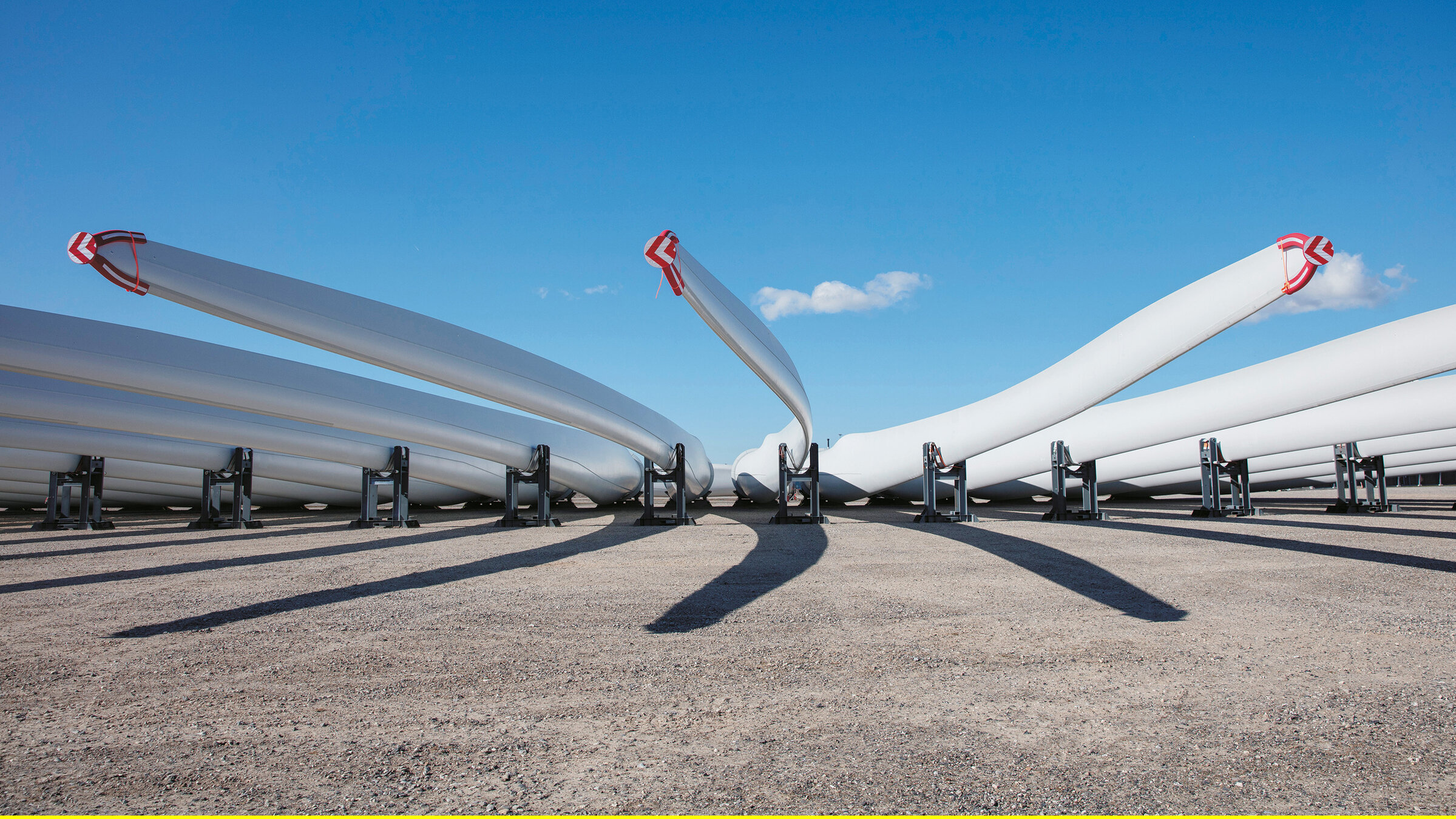 "Die Revolution der Erneuerbaren (1/2) - Weltweite Lösungen für die Energiewende": Lagernde Rotorblätter in Aalborg, Dänemark.