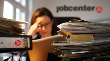 Zdf.reportage - Alltag Im Jobcenter - Zwischen Beratung Und Burnout