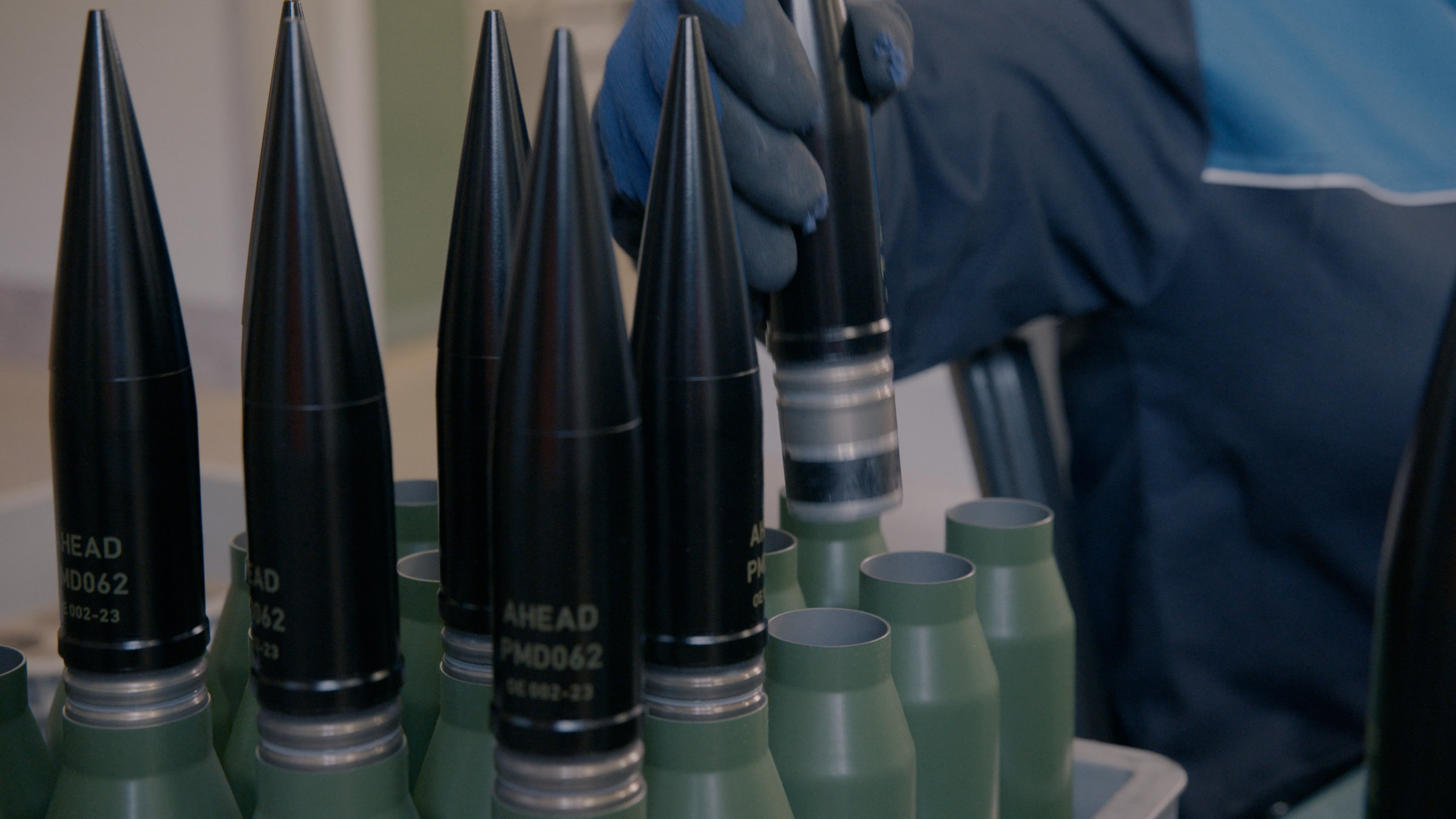 "Schweizer Waffen für die Ukraine?": Kurzstrecken-Munition aus der Rheinmetall-Produktion.