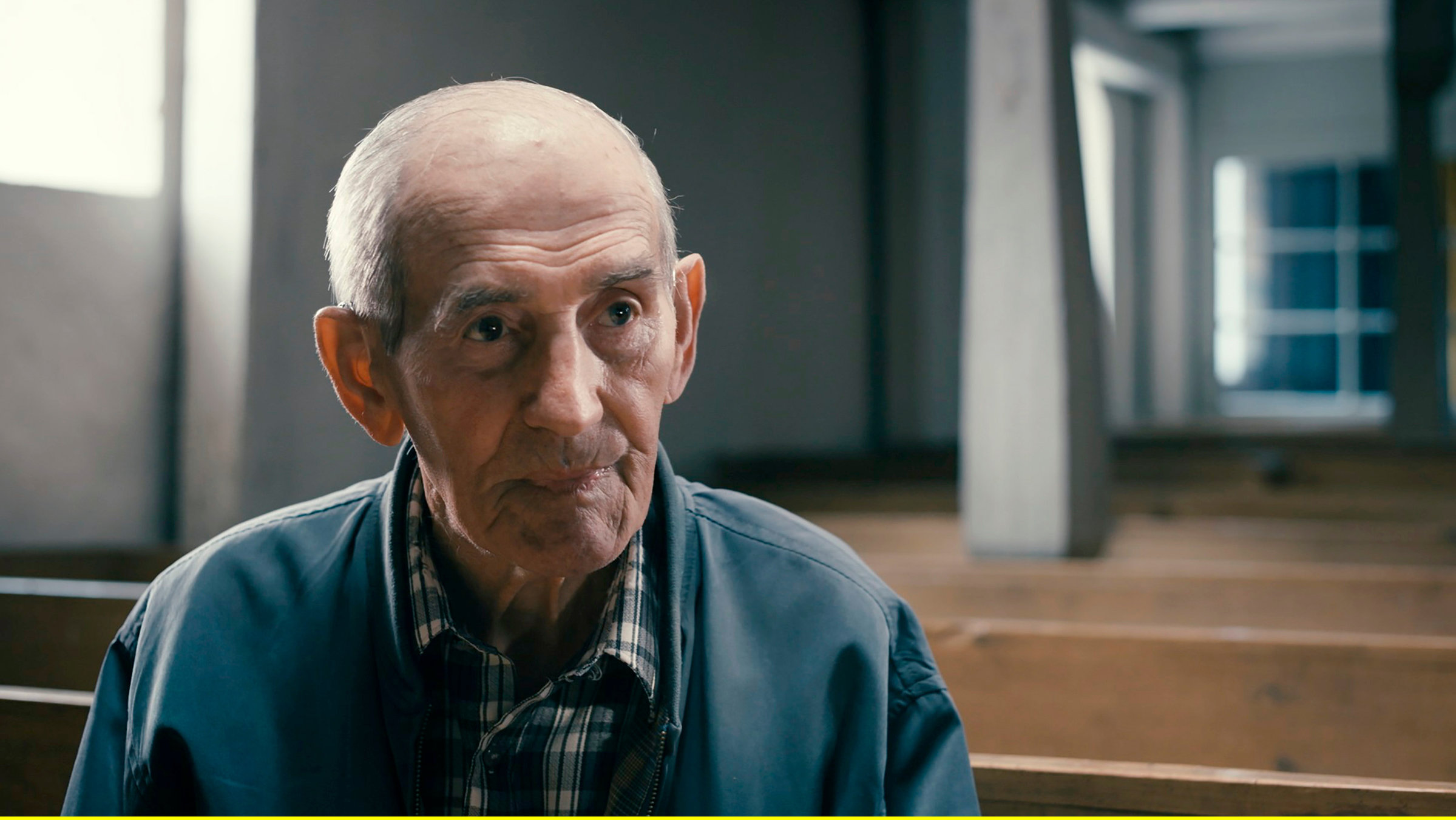 "Der letzte Flug - Ein deutsches Geheimnis": Dorfbewohner Heinz Schmidt in der Dorfkirche Buckow.