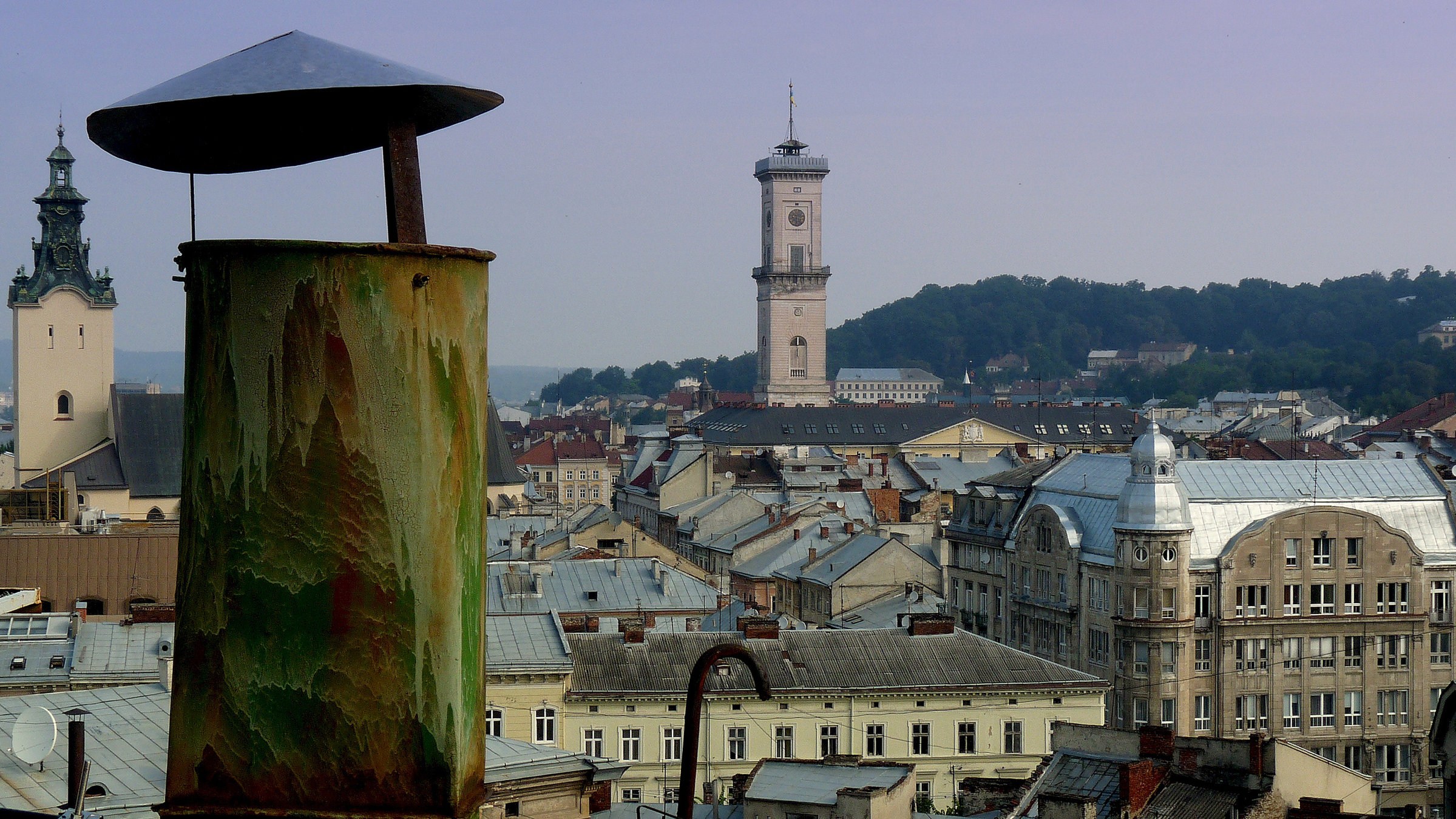 "Schätze der Welt - Erbe der Menschheit: Lemberg, Ukraine" - Blick über die Dächer der Altstadt von Lviv (ukrainisch) bzw. Lemberg.