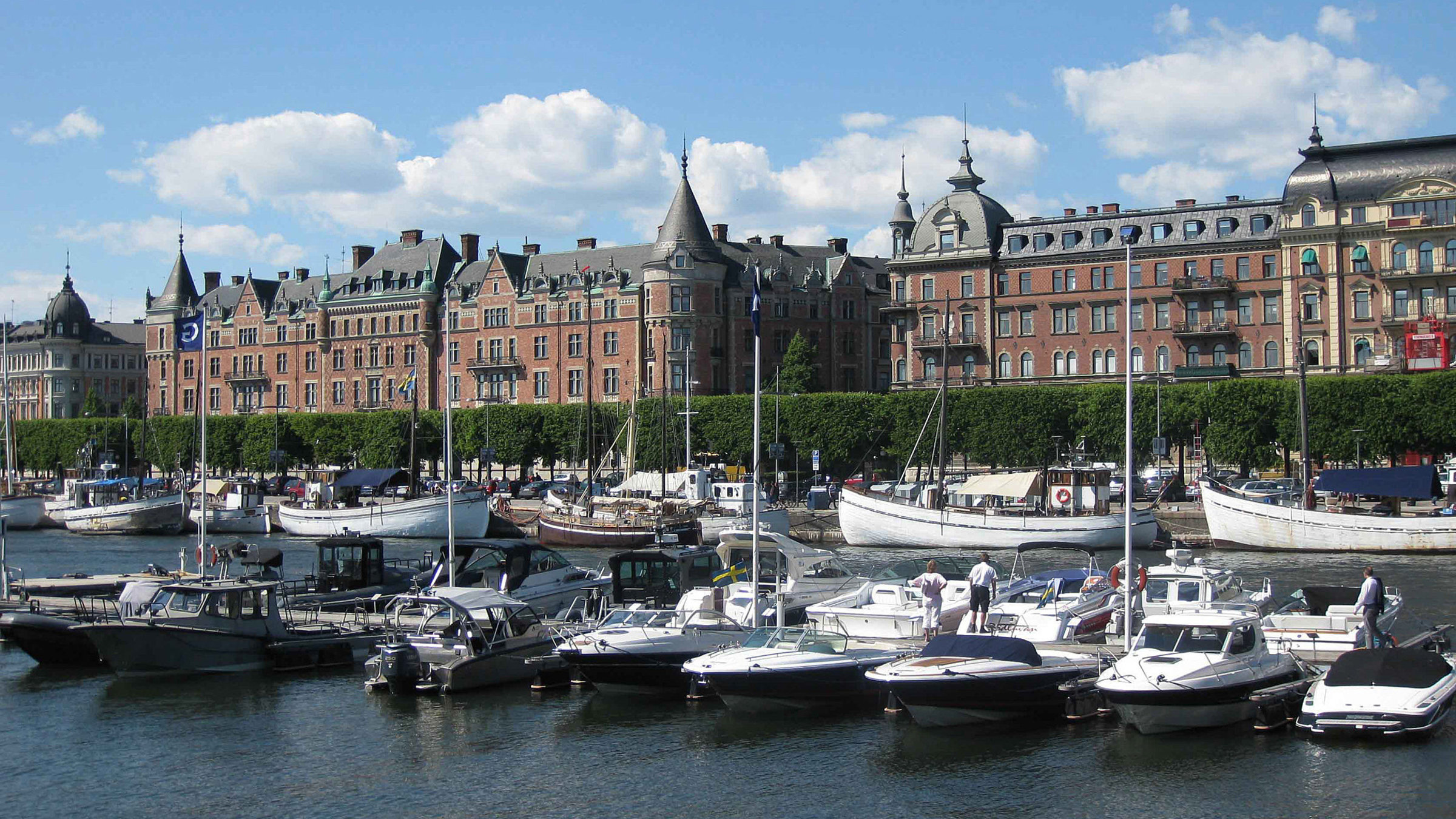 "Stockholm: Sommergeschichten aus Schwedens Metropole" - Stockholms feinste Adresse: die Strandpromenade Östermalms.
