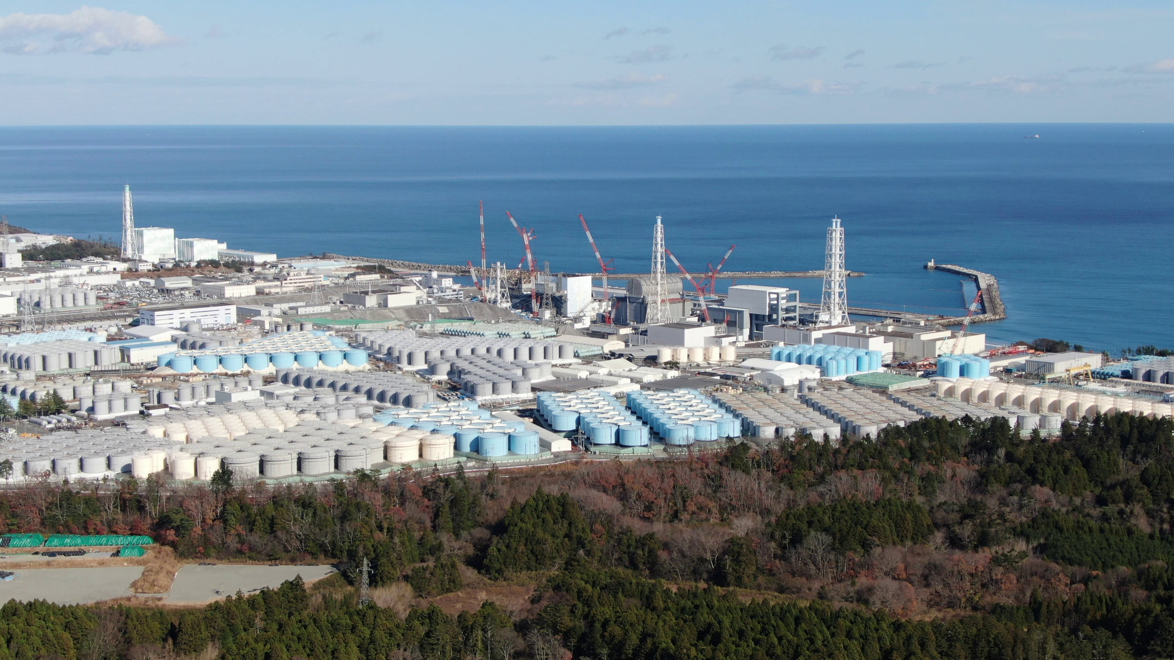 "planet e.: Strahlende Zukunft? Fukushima zehn Jahre danach": Luftaufnahme: Blick auf den Kraftwerkskomplex Fukushima Daiichi.
