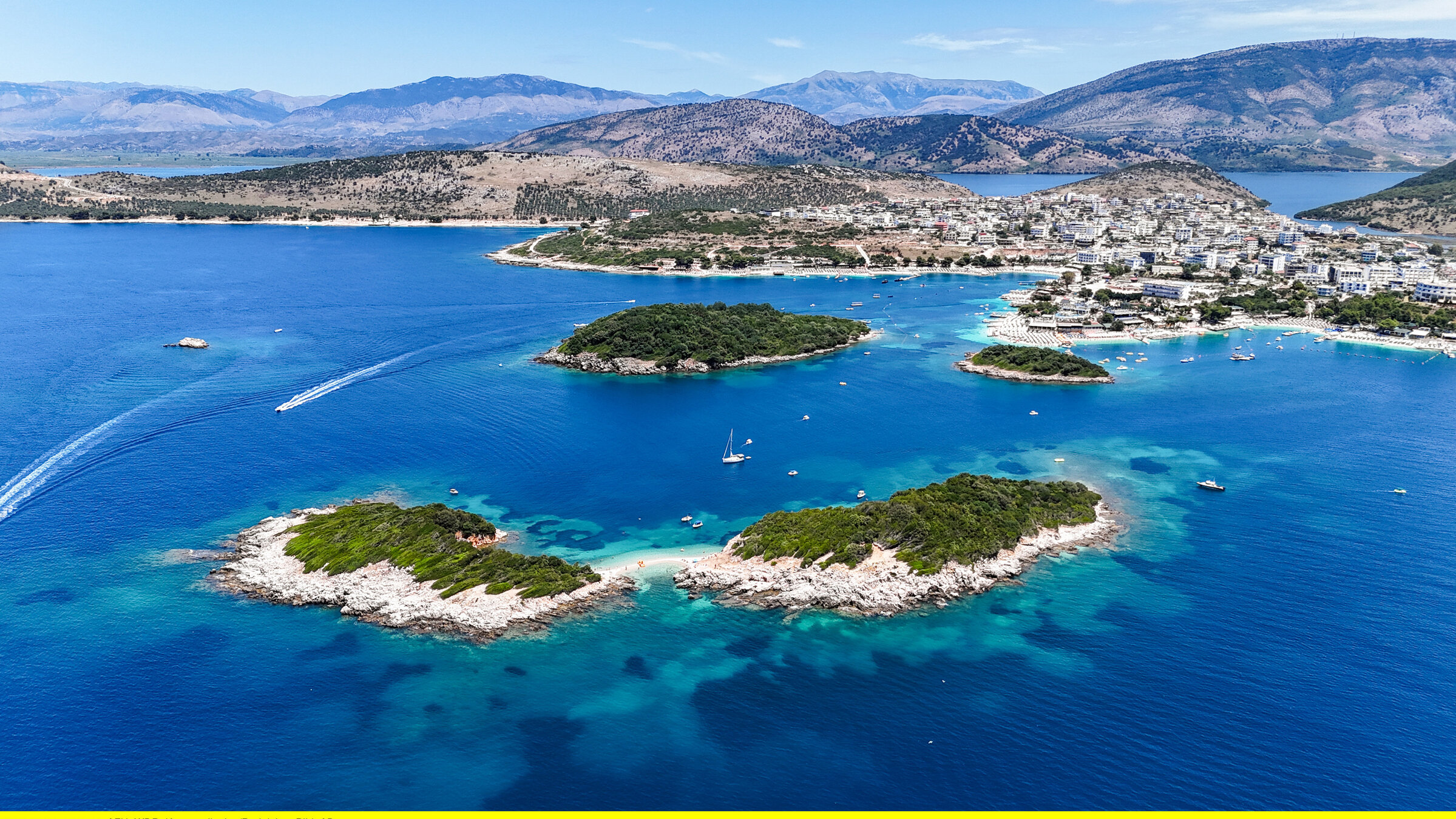 "Roadtrip durch Albanien": Traumhafte Inselwelt bei Ksamil – Albaniens Riviera am Ionischen Meer.