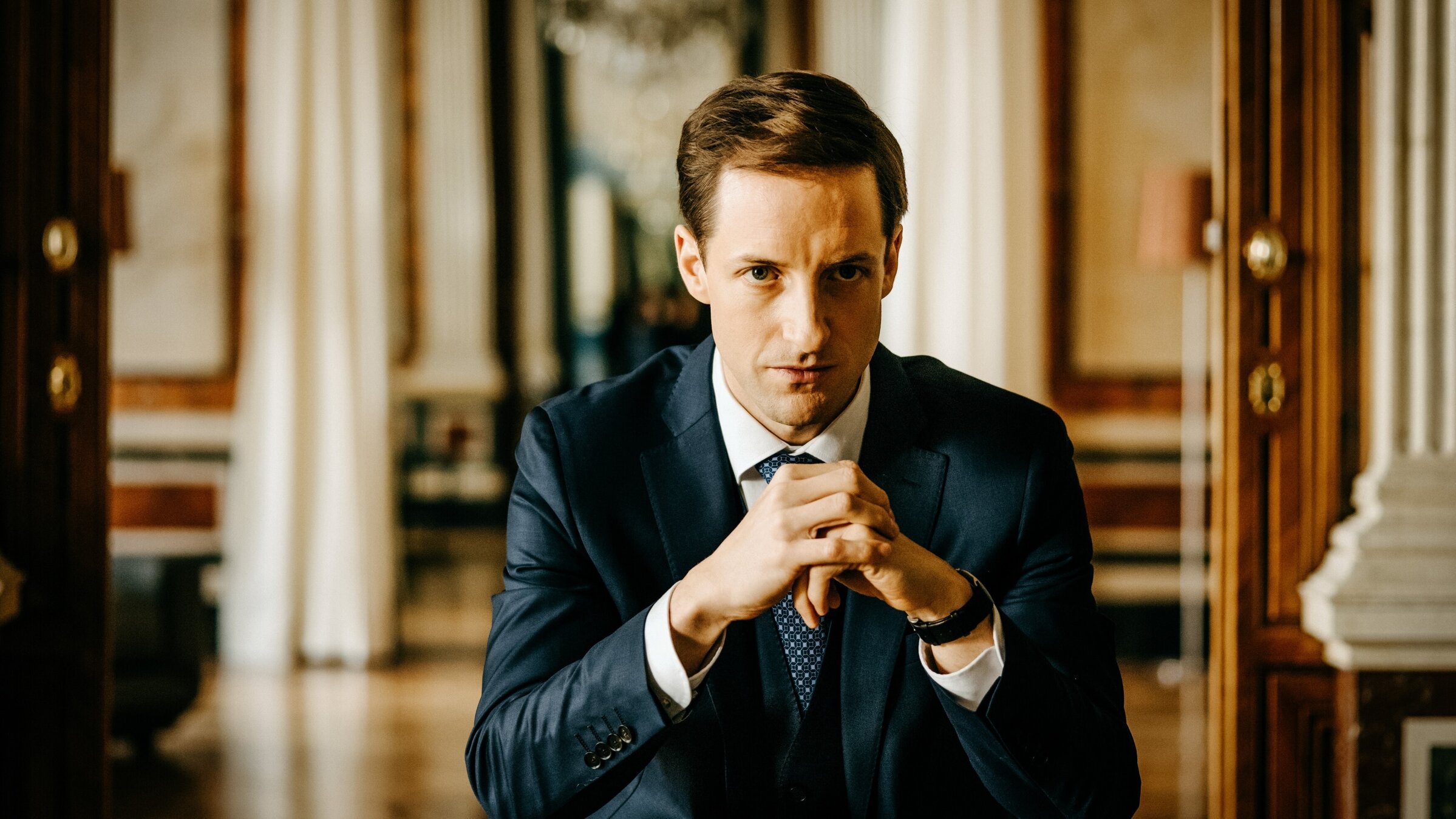 "M - Eine Stadt sucht einen Mörder (4/6)": Dominik Maringer (Innenminister).