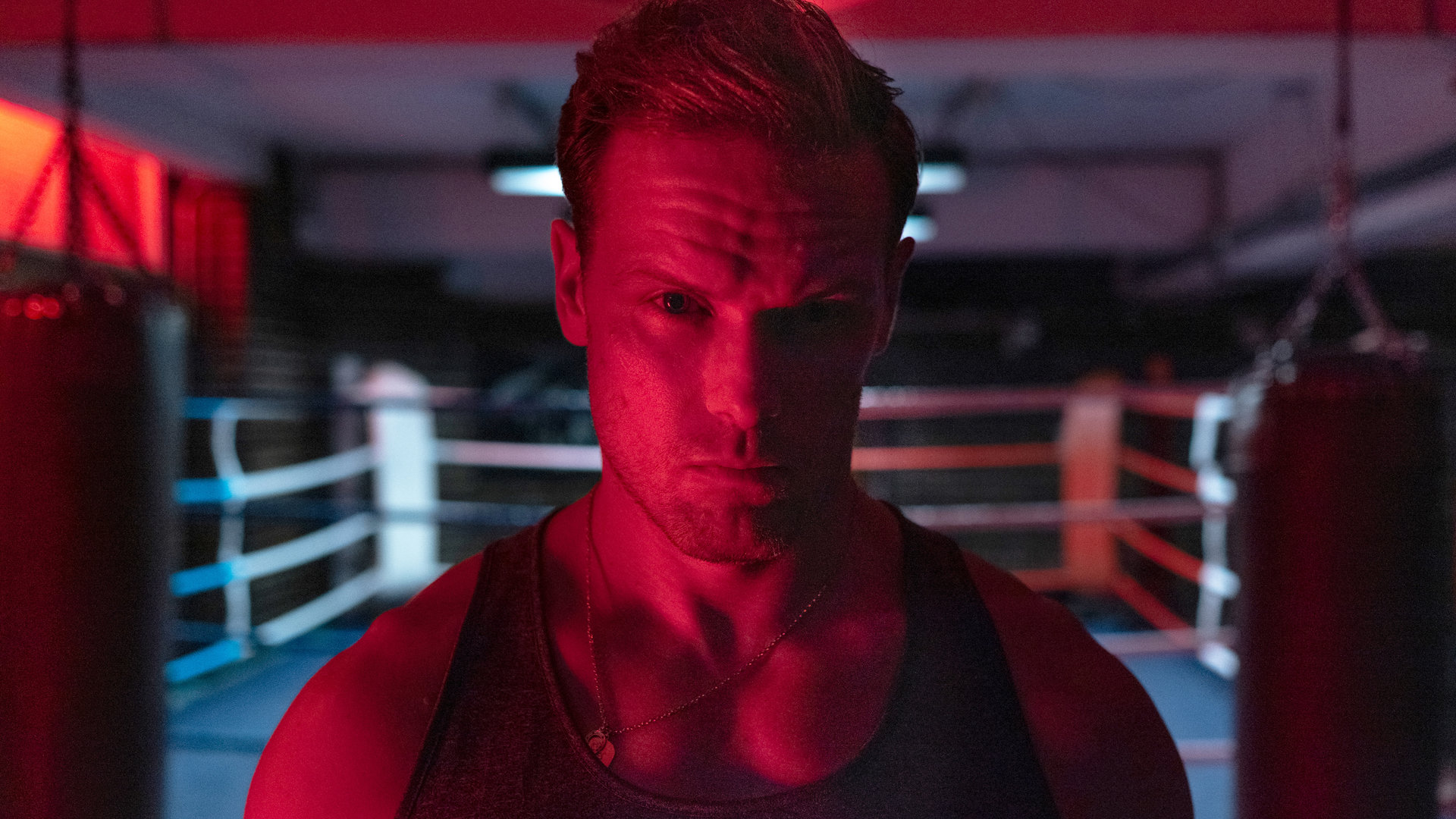 "Suspect - Folge 5: Ryan": Nahaufnahme von Ryan (Sam Heughan) im Fitnessstudio