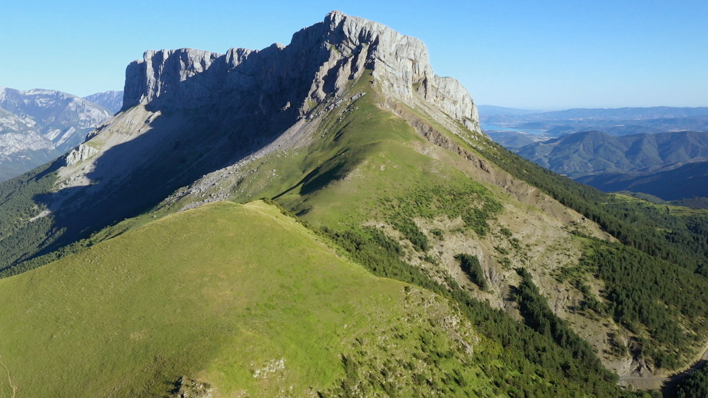 "Die Pyrenäen (3/4) - Feuerläufer und Knochenfresser": Nationalpark unter dem Monte Perdido.