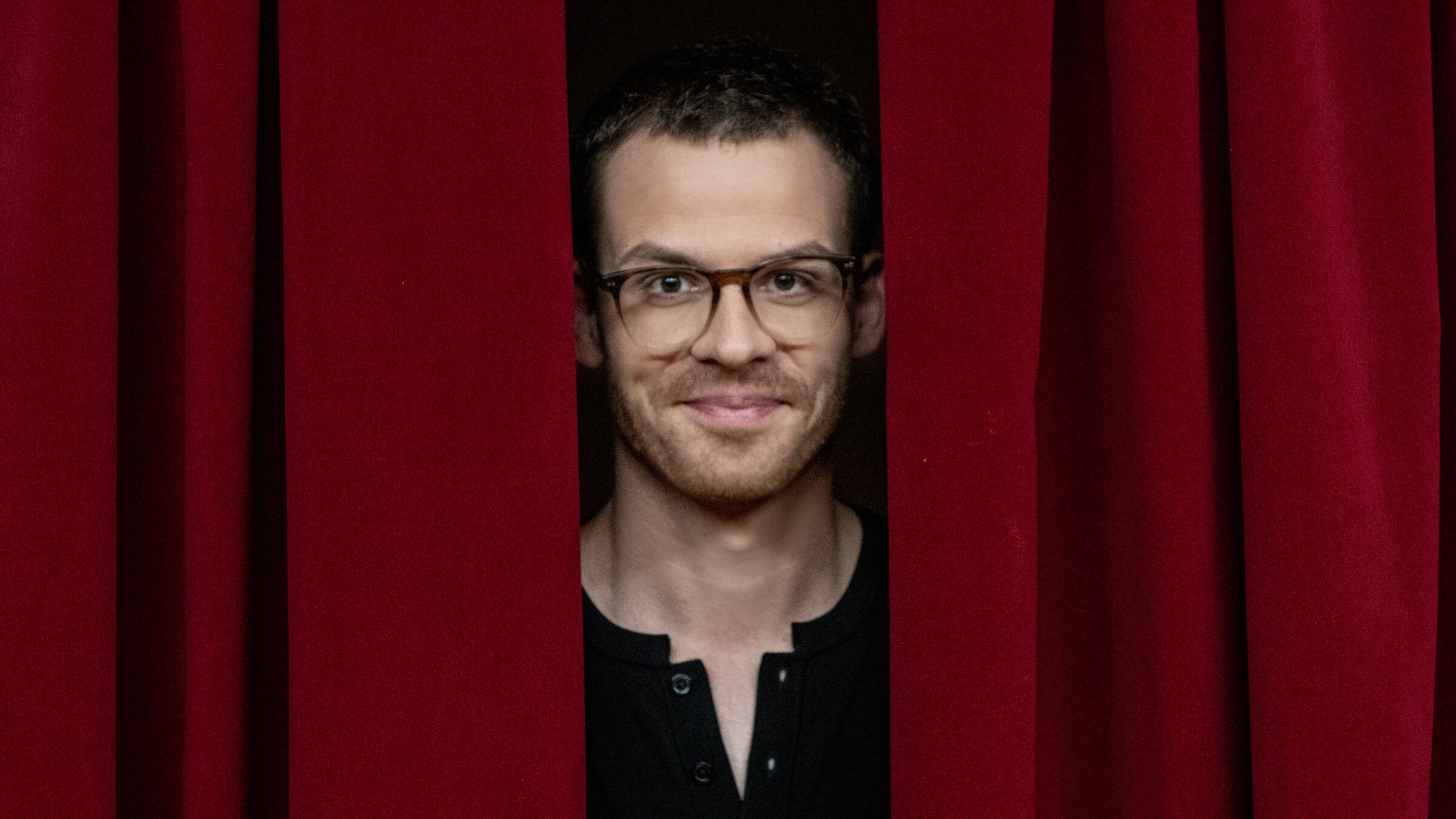 "Martin Frank - Live auf der Bühne! - Höhepunkte aus "Einer für Alle - Alle für Keinen": Pressebild der Aufzeichnung Martin Frank Kabarett Solo im Circus Krone.