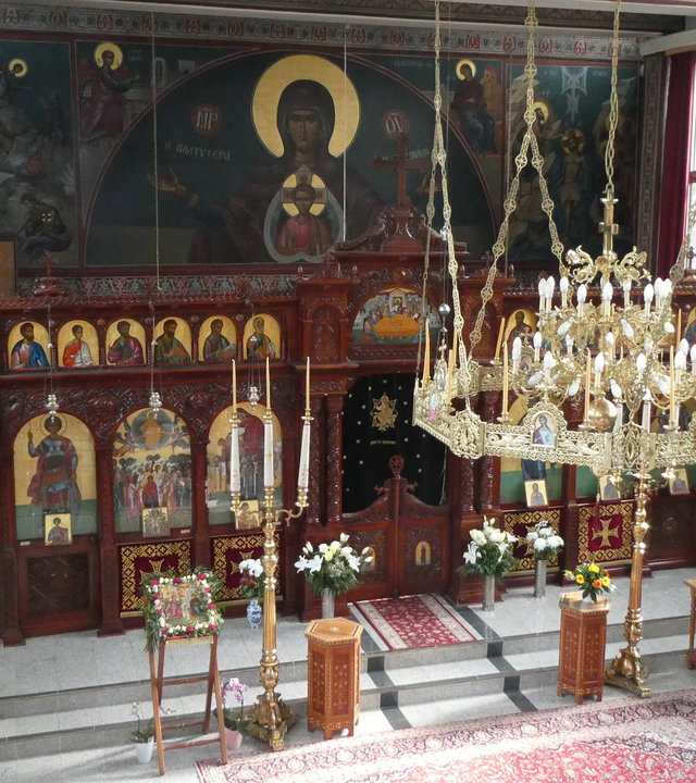 "Orthodoxer Gottesdienst - Friede sei mit euch!": Innenansicht der Kirche Christi Himmelfahrt in Berlin.