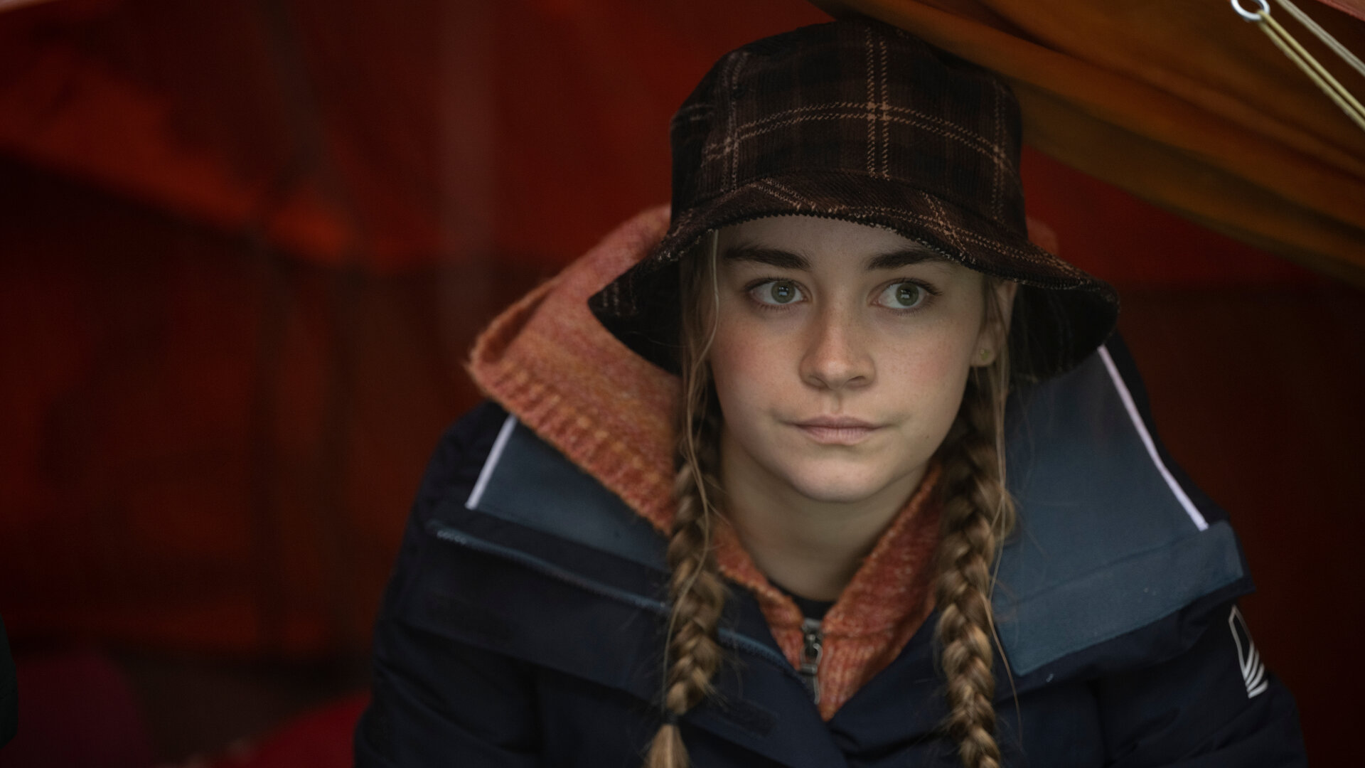 "Annika – Mord an Schottlands Küste - Comedy": Morgan (Silvie Furneaux) blickt nach vorne.