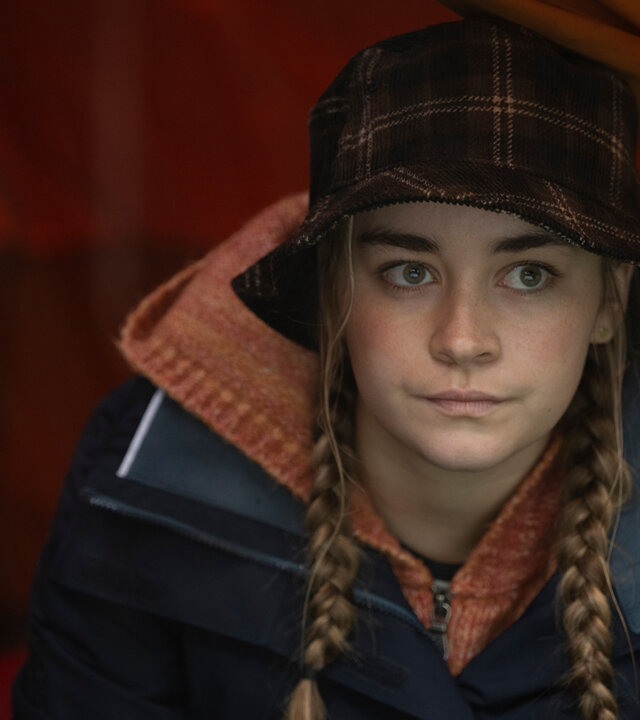 "Annika – Mord an Schottlands Küste - Comedy": Morgan (Silvie Furneaux) blickt nach vorne.