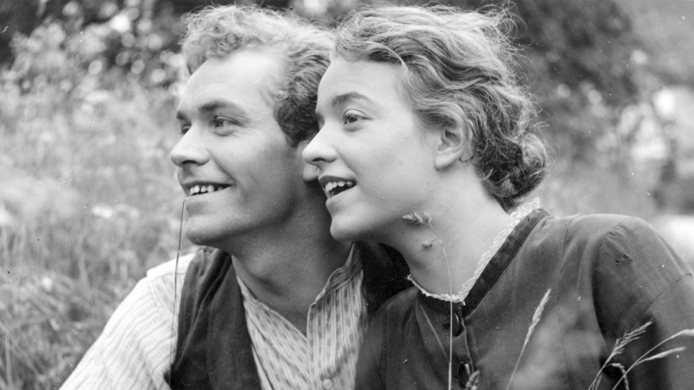 "Romeo und Julia auf dem Dorfe": Glückliches Paar - Erwin Kohlund als Sali, Margrit Winter als Vreneli