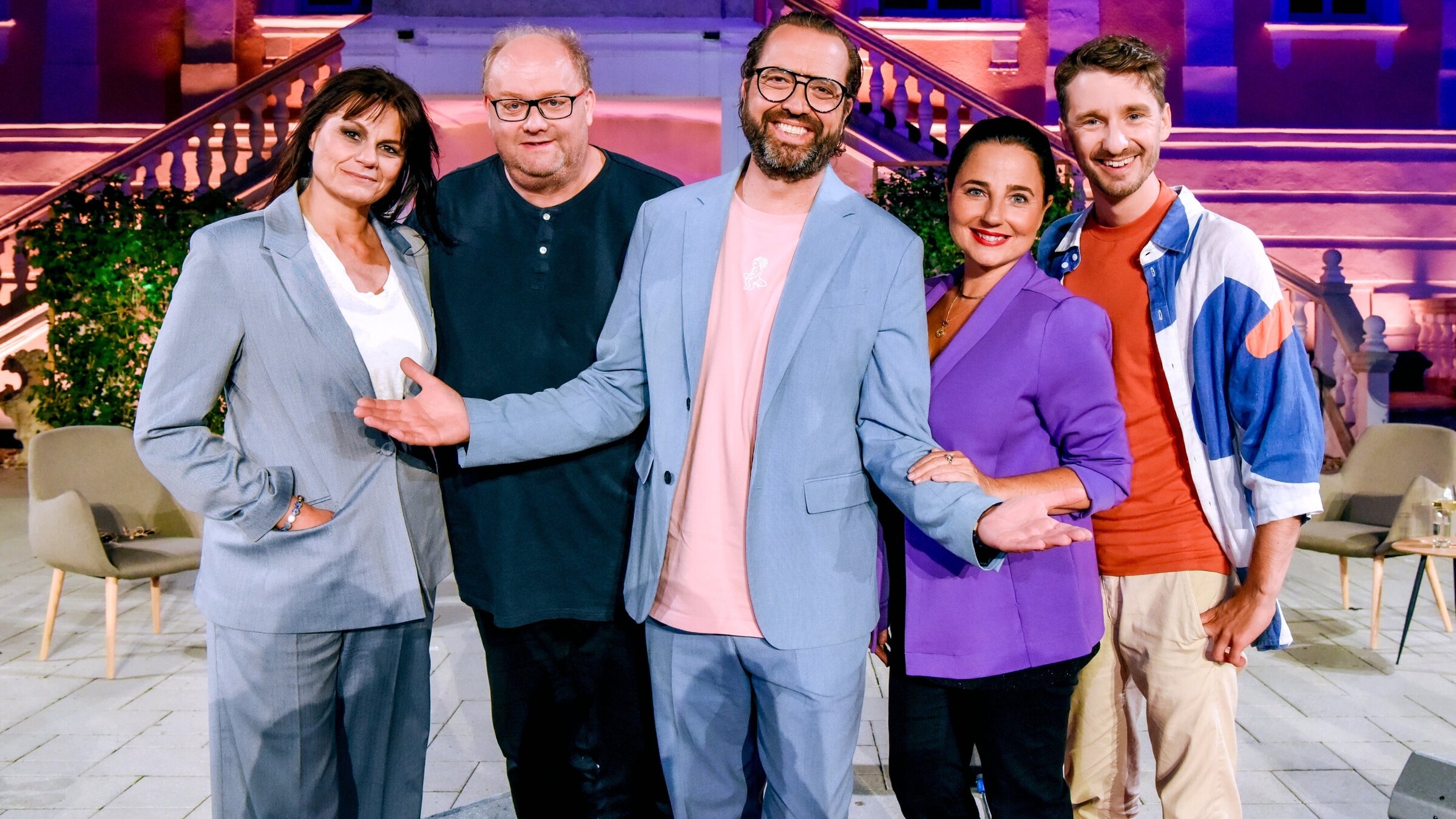 "Kabarett unter Sternen: Tafelrunde Open Air": Eva Maria Marold, Günther Lainer, Gerald Fleischhacker, Nadja Maleh, Clemens Maria Schreiner.