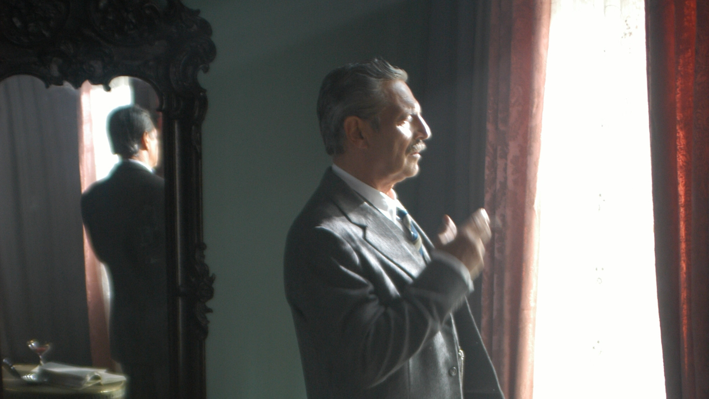 "Giacomo Puccini - Die dunkle Seite des Mondes" - Schattenseiten eines mondänen Lebens: Einsamkeit. Peter Hladik als Giacomo Puccini