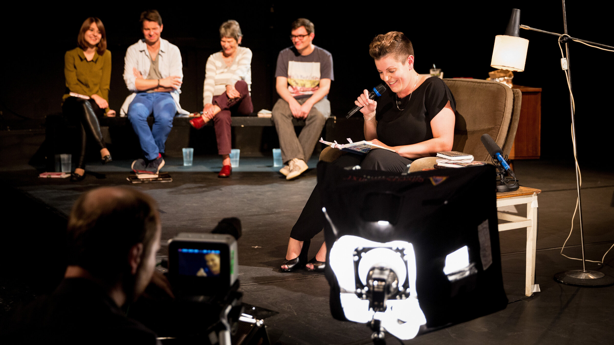 "Liebes Tagebuch (1bis 5)": Diana Köhle und Laien.