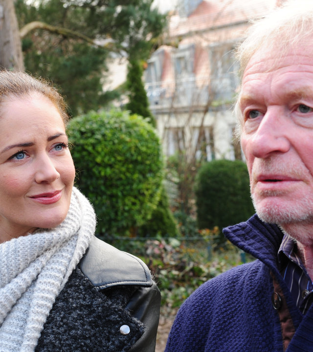 "SOKO Stuttgart - Abschied": Selma Kirsch (Yve Burbach) und Egon Beyer (Hermann Beyer) stehen nebeneinander.