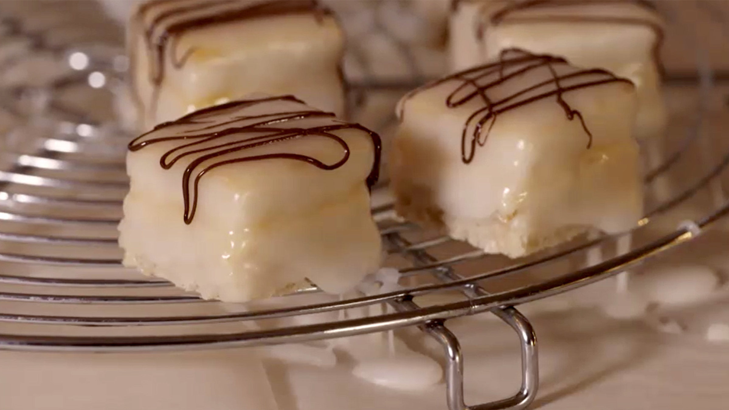 "Schönbrunner Mehlspeishimmel": Mehlspeisen.