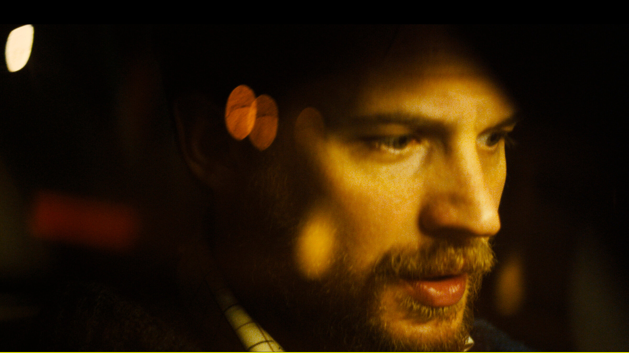 "No Turning Back": Ivan Locke (Tom Hardy) unter Druck: Sein Geschäftspartner geht ihn hart an.