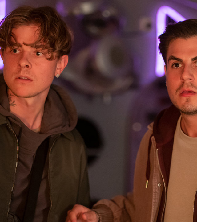 "Blutige Anfänger - Angst": Großaufnahme von Umut (Uğur Ekeroğlu), Dennis (Jonas Ems) und Nadine (Nadine Klinger). Sie stehen nebeneinander und blicken entsetzt nach vorne.