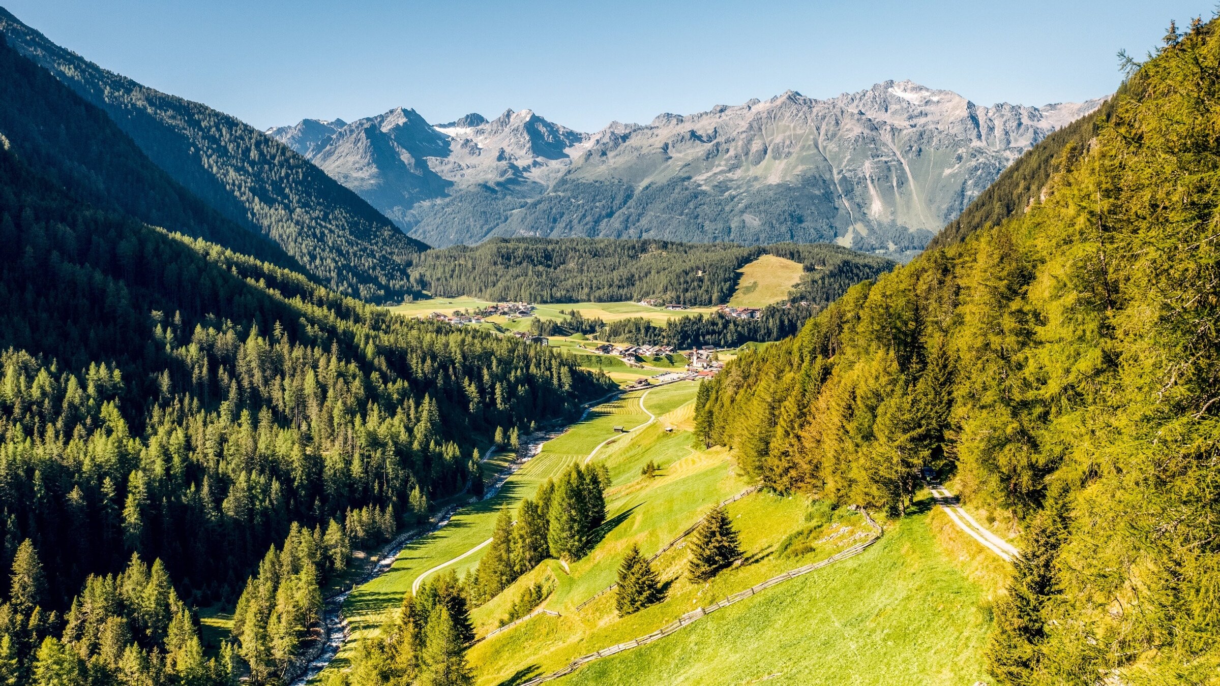 "Das Ötztal im Kreis der Jahreszeiten: Sommer": Niederthai im Sommer.