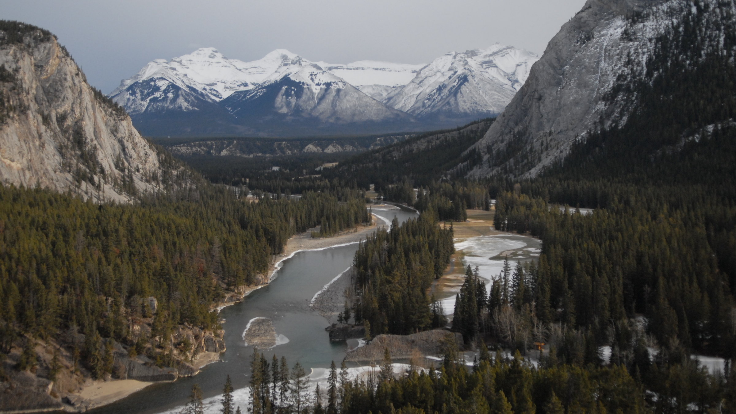 "Im Zauber der Wildnis, Geheimnis der Rockies: der Banff National Park" - Das Tal des Bow River im Banff Nationalpark.
