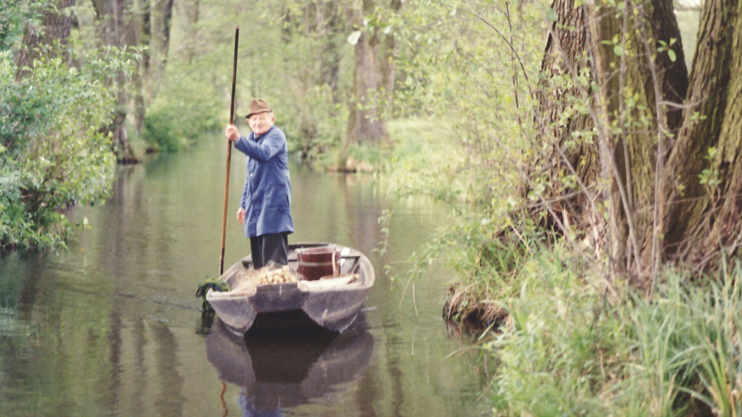 "Spreewald - Labyrinth des Wassermanns": Spreewaldfischer auf Fang.