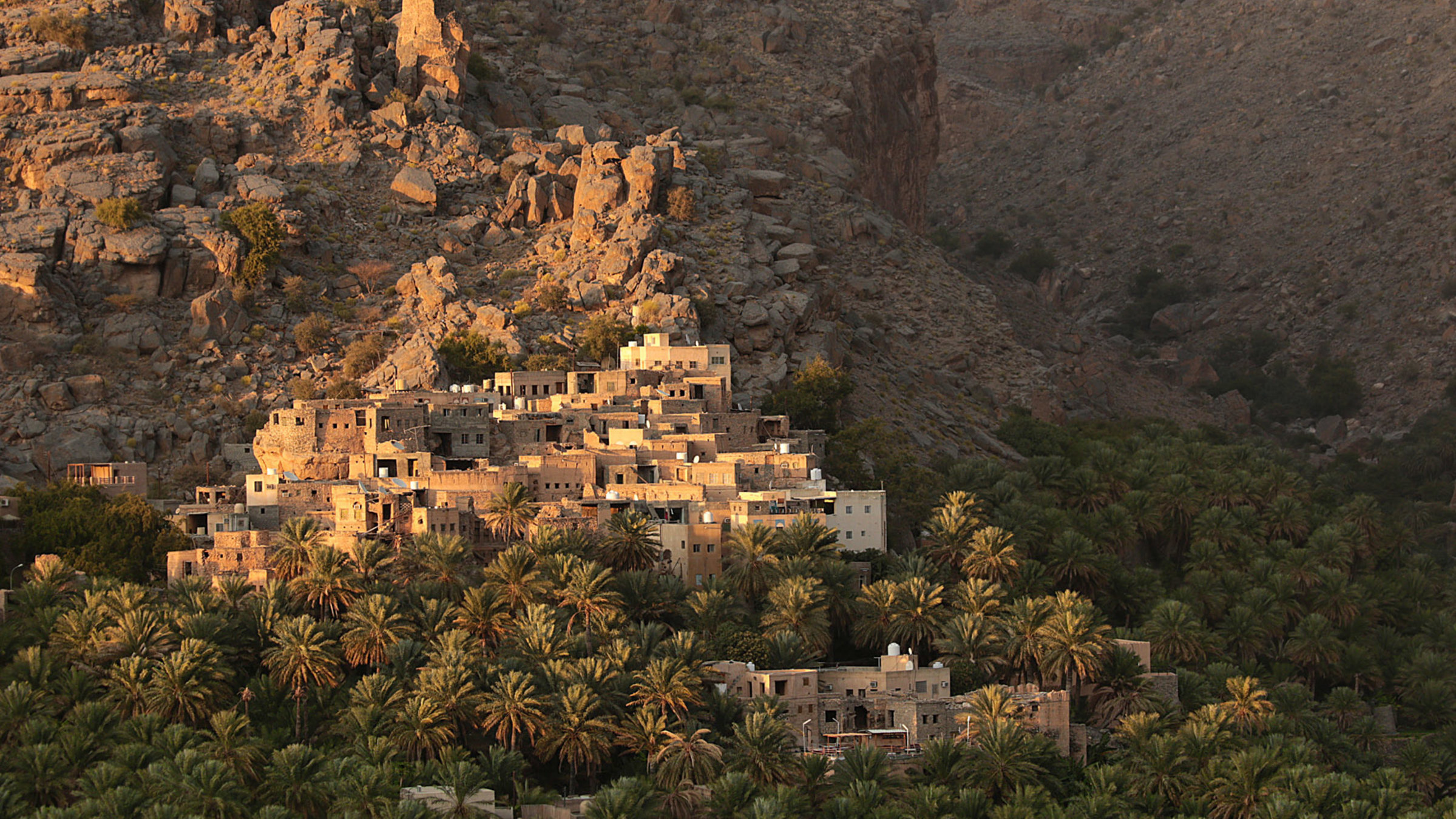 "Märchenhafter Oman: Der Norden: Auf den Spuren Sindbads" - Panoramablick auf das Bergdorf Misfat.