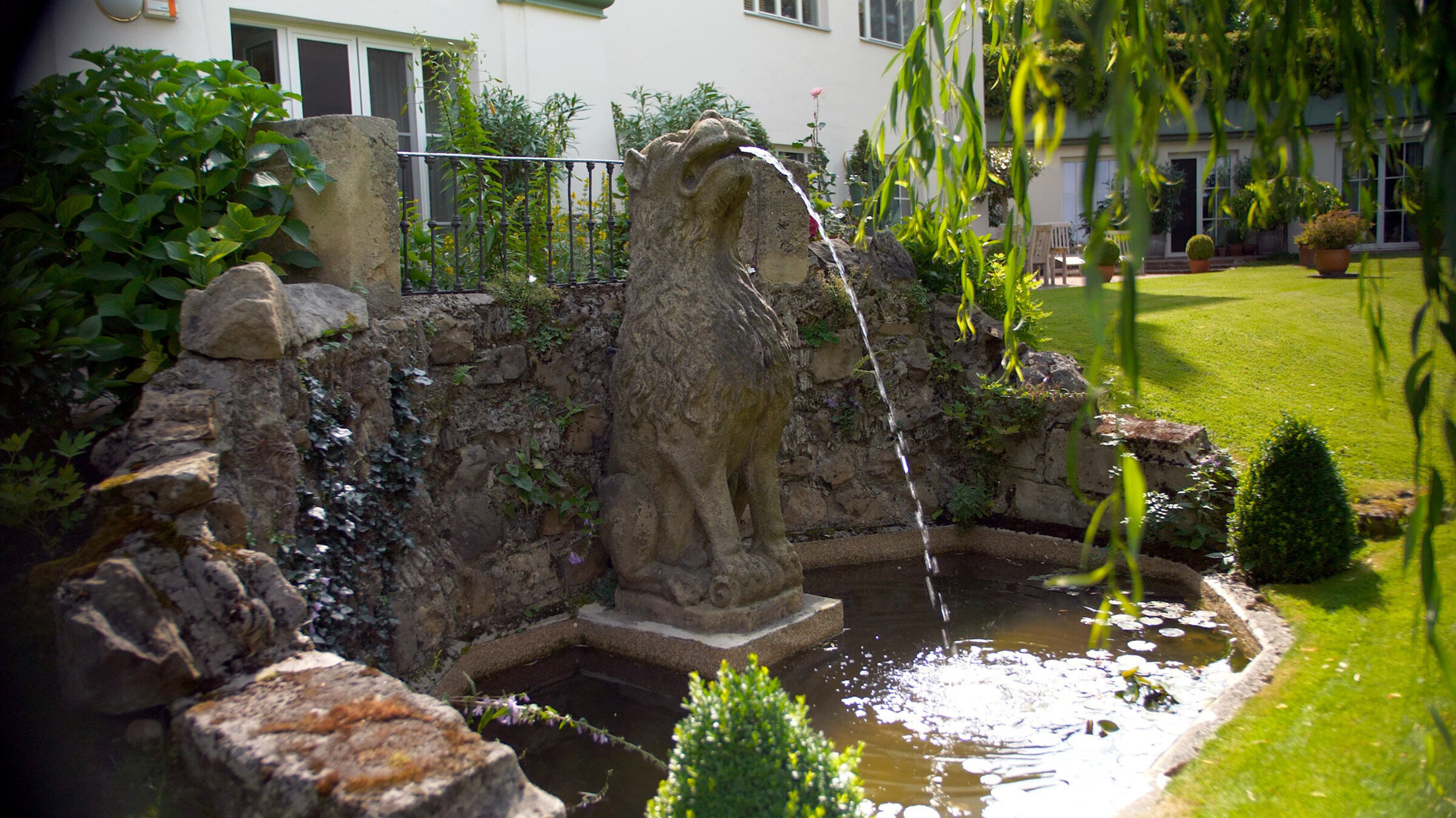 "Wiens verborgene Gärten (1 und 2): Der Garten der Delug-Sommerakademie von Silvia und Günther Vetter.