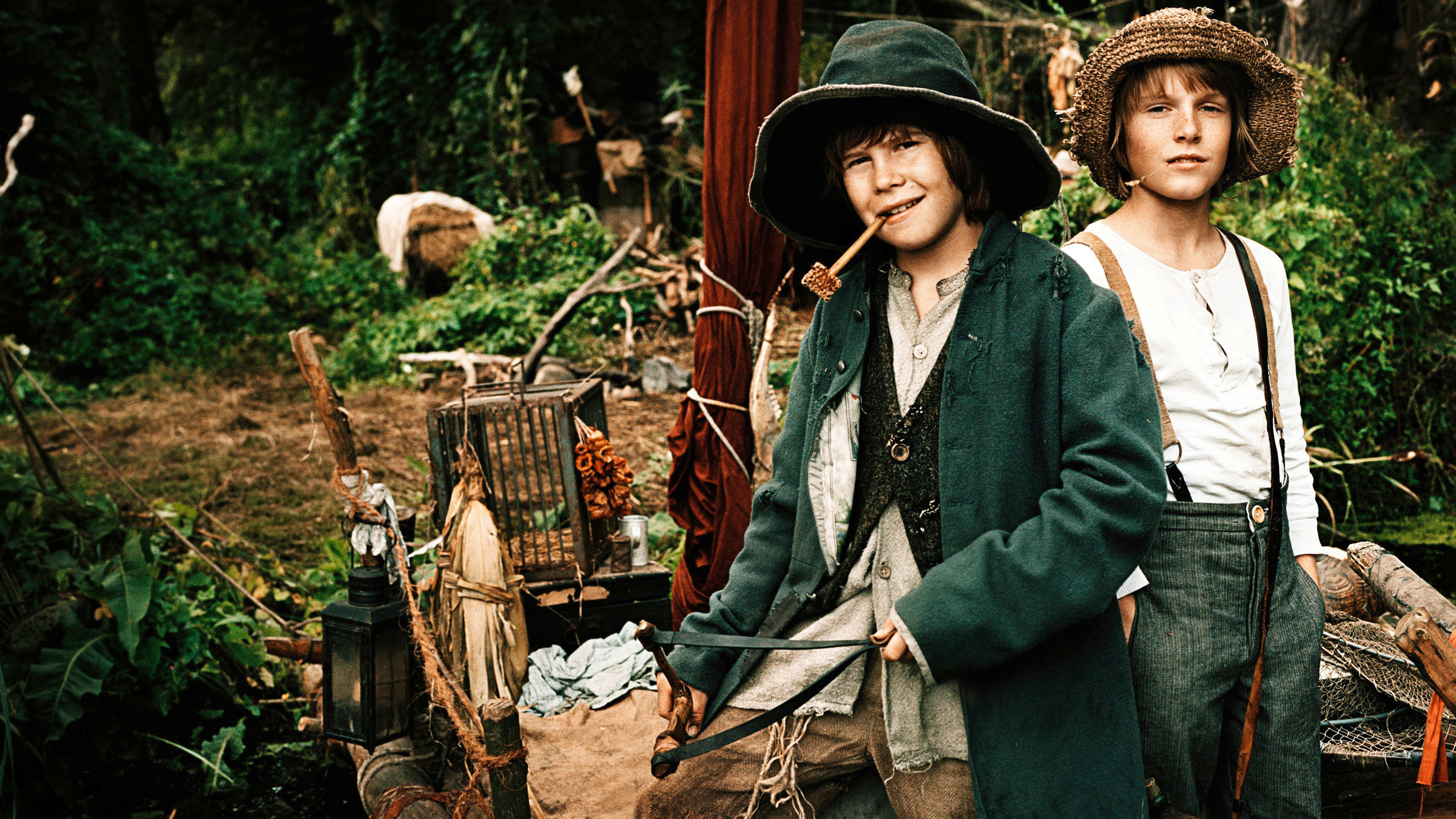 "Tom Sawyer": Die beiden Freunde Tom Sawyer (Louis Hofmann, re.) und Huck Finn (Leon Seidl)