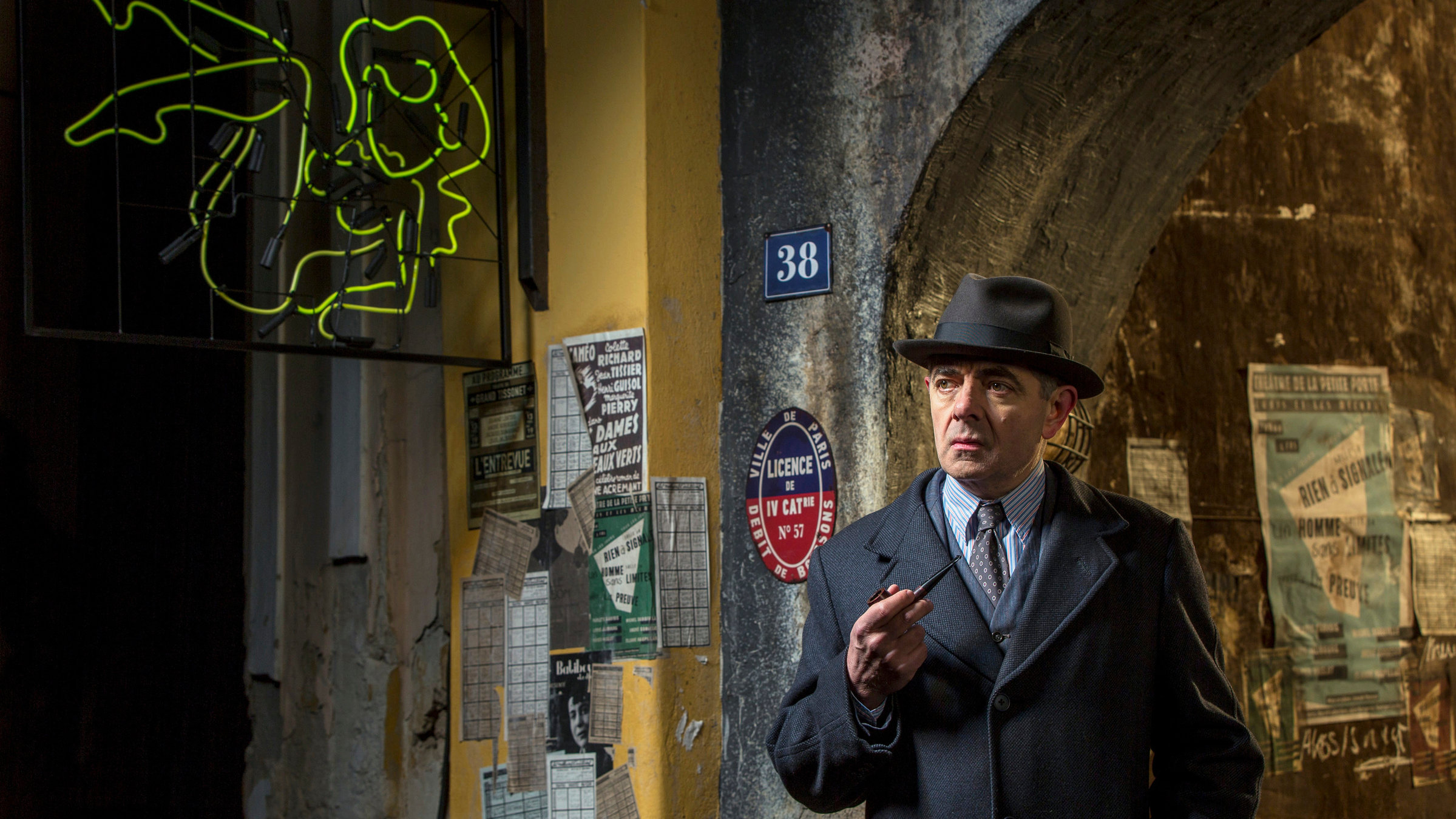 "Kommissar Maigret: Die Tänzerin und die Gräfin": Kommissar Maigret (Rowan Atkinson) verschlägt es ins Pariser Rotlichtviertel.