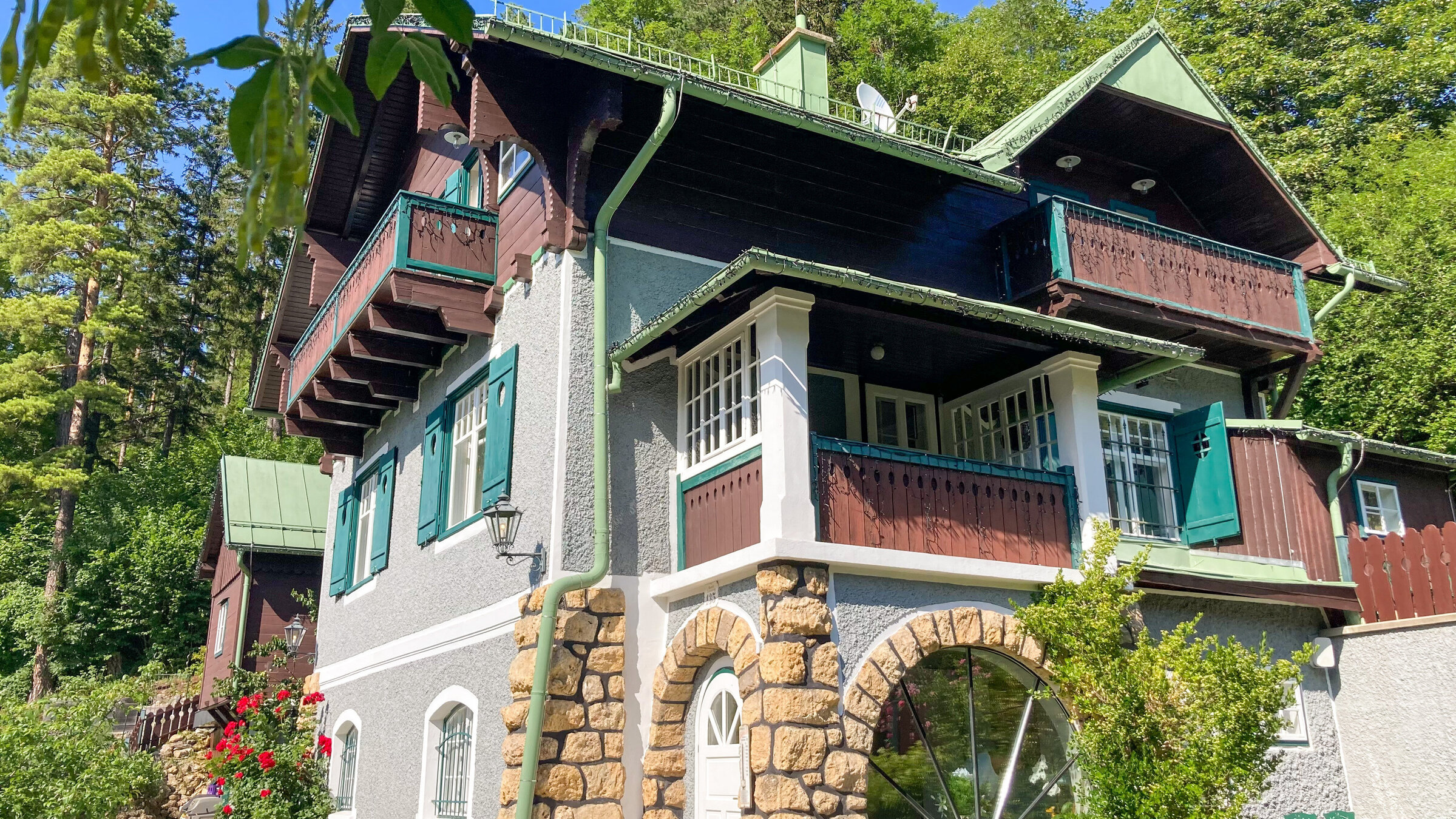 "Zimmer frei - Übernachten in besonderer Architektur: Niederösterreich": Villa Antoinette am Semmering.