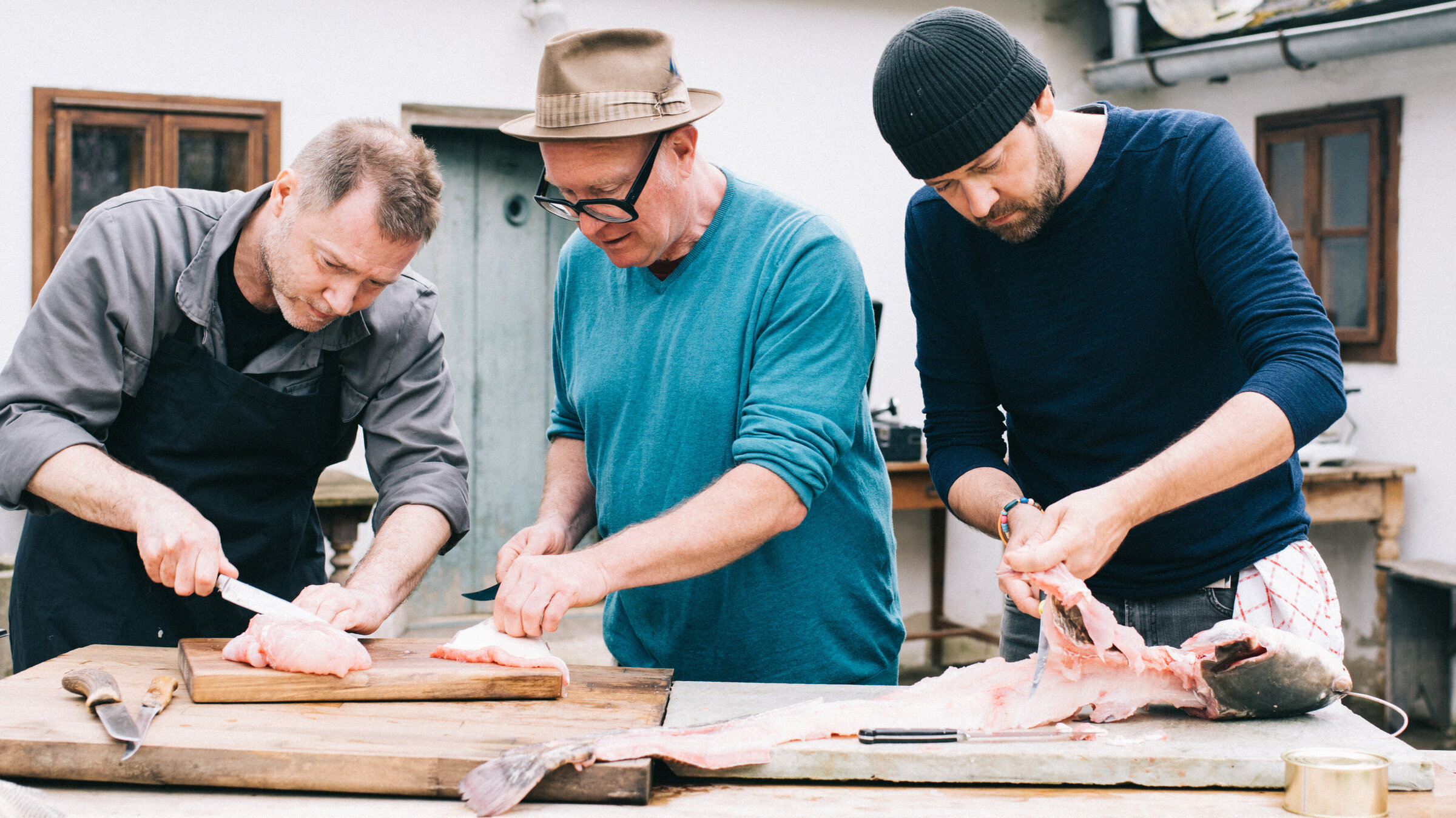"Fisch ahoi! Das Meer braucht eine Pause (1 bis 6)": Florian Holzer (Gastronomiekritiker), Thomas Nowak (Koch), Ingo Pertramer (Fotograf).